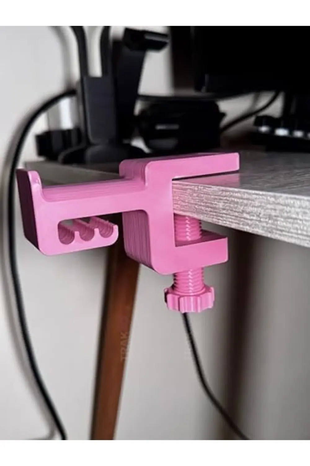 TRAK3D Premium Pembe Macenta Asılabilir Kulaklık Standı – Şık V3