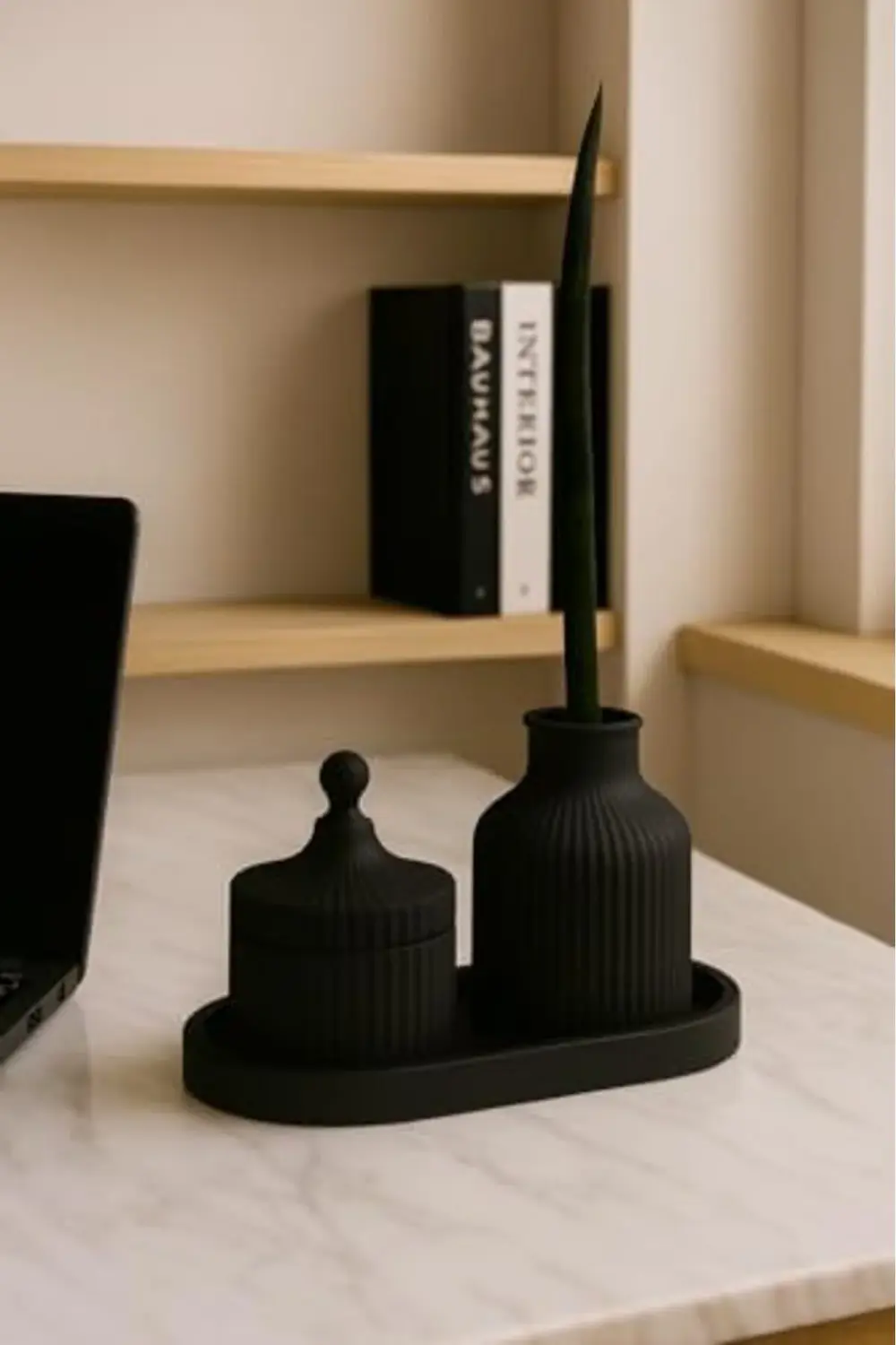 trendyvision 3 Parçalı Siyah Dekoratif Set – Çizgili Vazo, Kapakl