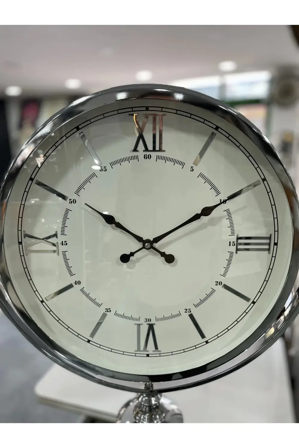 Tripod Ayaklı Dekoratif Saat Roma Rakamlı Krom- Siyah Ayaklı