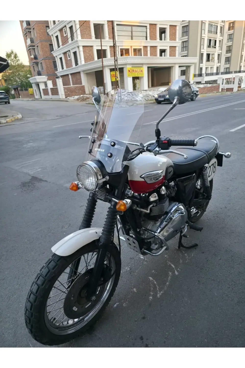 TrıumphScrambler 900 Ön Cam 2005-2025 Model 45cm Şeffaf Renkli 4m TrıumphScrambler 900 Ön Cam 2005-2025 Model 45cm Şeffaf Renkli 4m