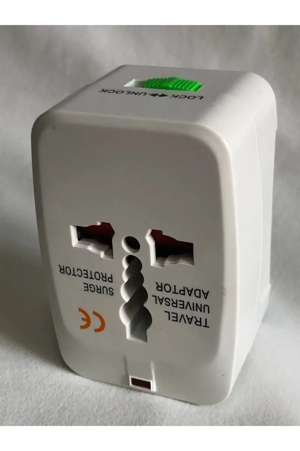 Tüm Ülkeler İçin Seyahat Adaptörü – Akım Korumalı Universal Fiş D