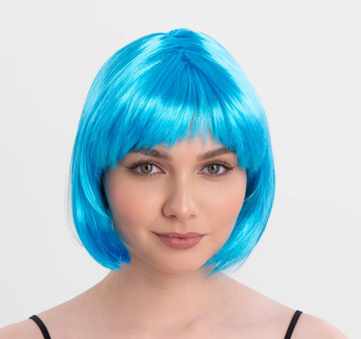 Turkuaz Açık Mavi Renk Düz Kesim Kısa Küt Parti Peruğu Turkuaz Açık Mavi Renk Düz Kesim Kısa Küt Parti Peruğu