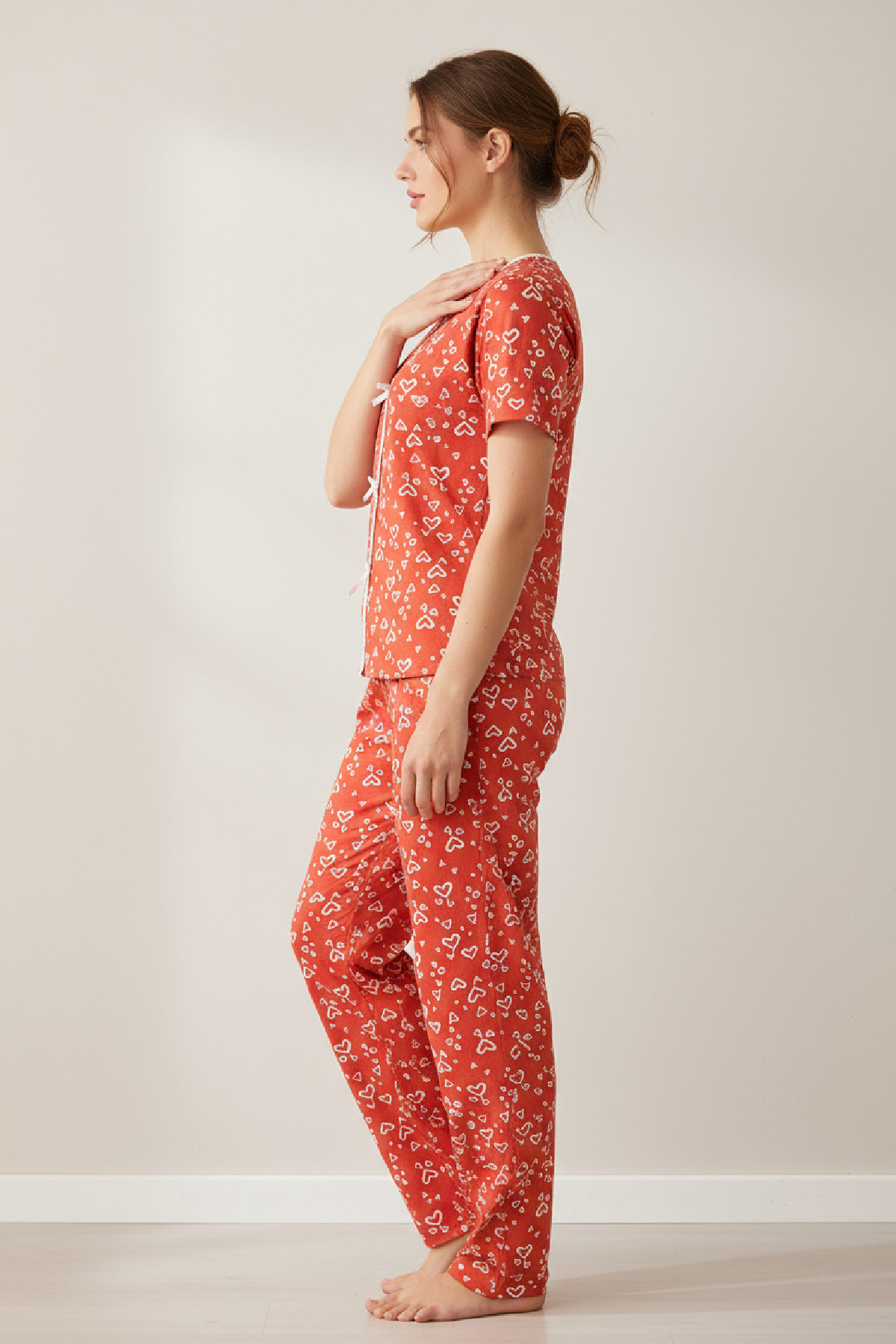 Turuncu Kalp Desenli Fiyonklu Kısa Kollu Uzun Pijama Takımı