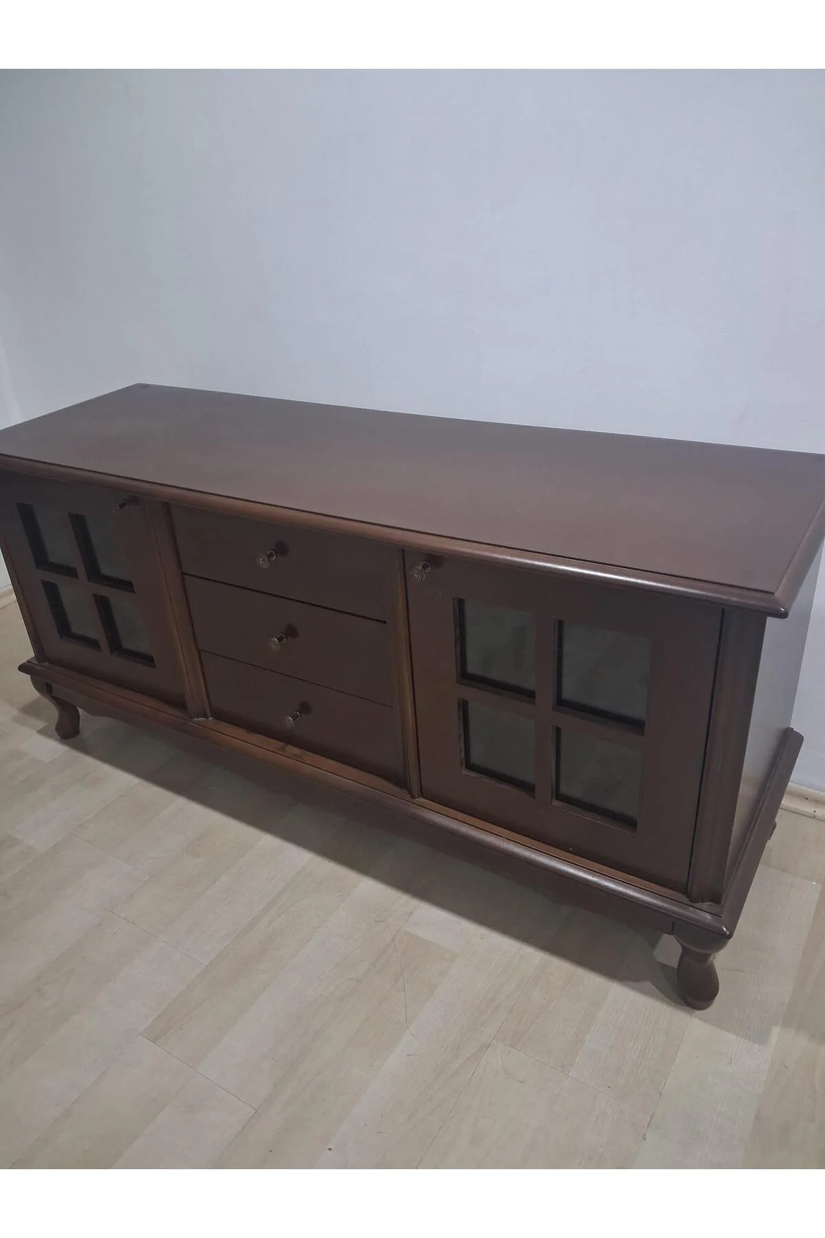 Tv Sehpa Klasik Pencere ST 90567 Model Ahşap Kayın Aslan Ayak Ceviz Renk 125 Tv Sehpa Klasik Pencere ST 90567 Model Ahşap Kayın Aslan Ayak Ceviz Renk 125 - Görsel 2
