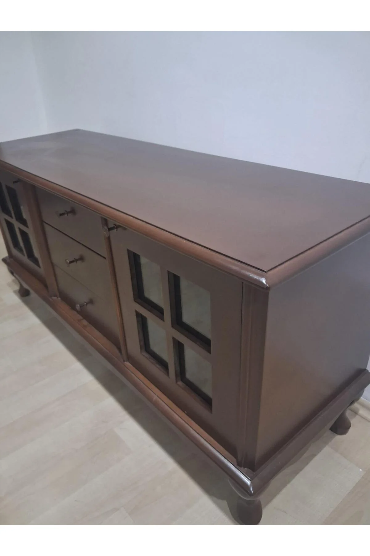 Tv Sehpa Klasik Pencere ST 90567 Model Ahşap Kayın Aslan Ayak Ceviz Renk 125 Tv Sehpa Klasik Pencere ST 90567 Model Ahşap Kayın Aslan Ayak Ceviz Renk 125 - Görsel 3