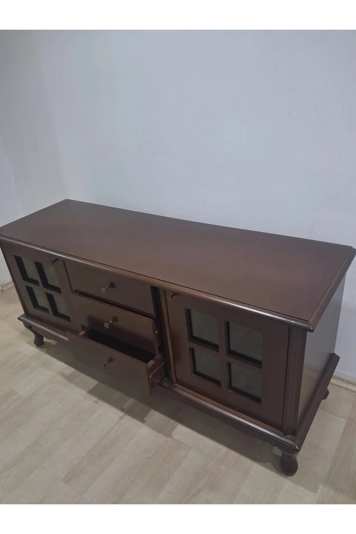 Tv Sehpa Klasik Pencere ST 90567 Model Ahşap Kayın Aslan Ayak Ceviz Renk 125 Tv Sehpa Klasik Pencere ST 90567 Model Ahşap Kayın Aslan Ayak Ceviz Renk 125 - Görsel 5