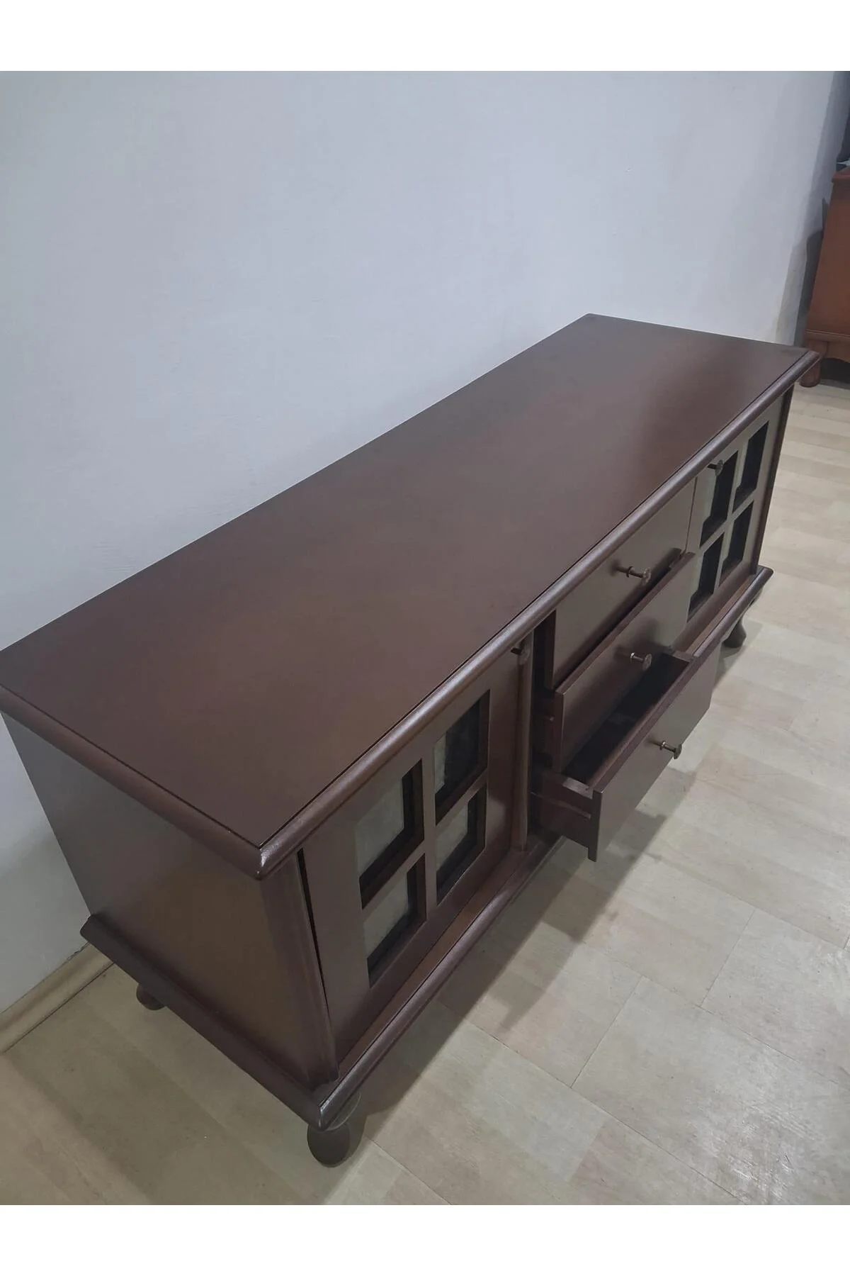 Tv Sehpa Klasik Pencere ST 90567 Model Ahşap Kayın Aslan Ayak Ceviz Renk 125 Tv Sehpa Klasik Pencere ST 90567 Model Ahşap Kayın Aslan Ayak Ceviz Renk 125 - Görsel 6