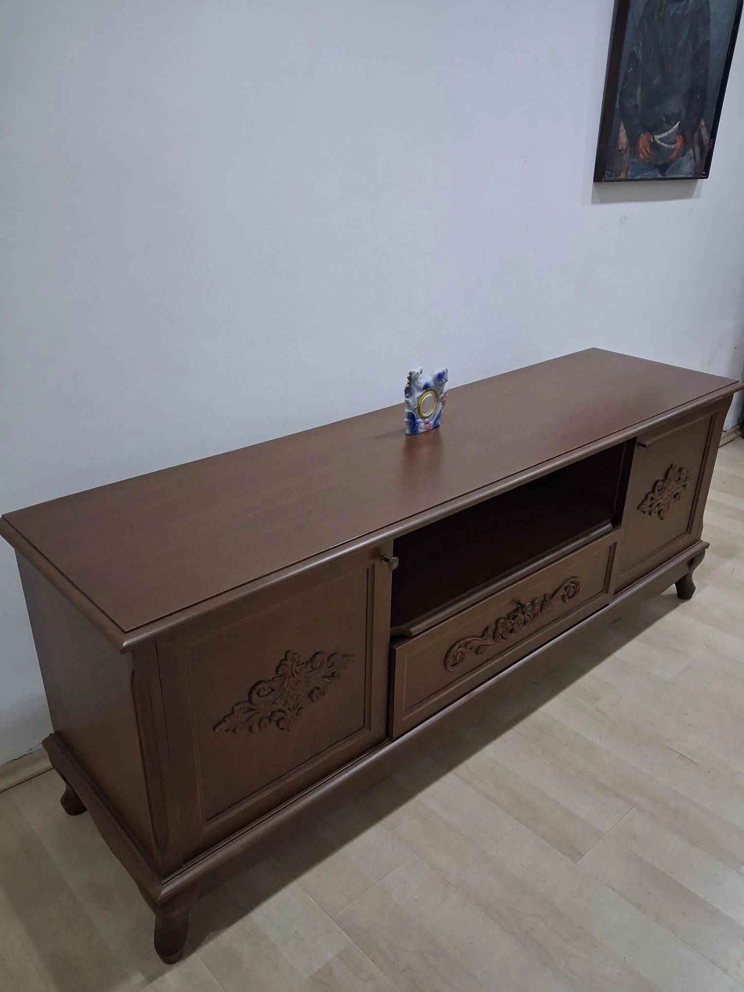 Tv Sehpa ST 17336 Klasik Model Kayın Kaplama Aslan Ayak Oyma Ceviz Renk El Yapı Fiyatı, Yorumları ve Özellikleri