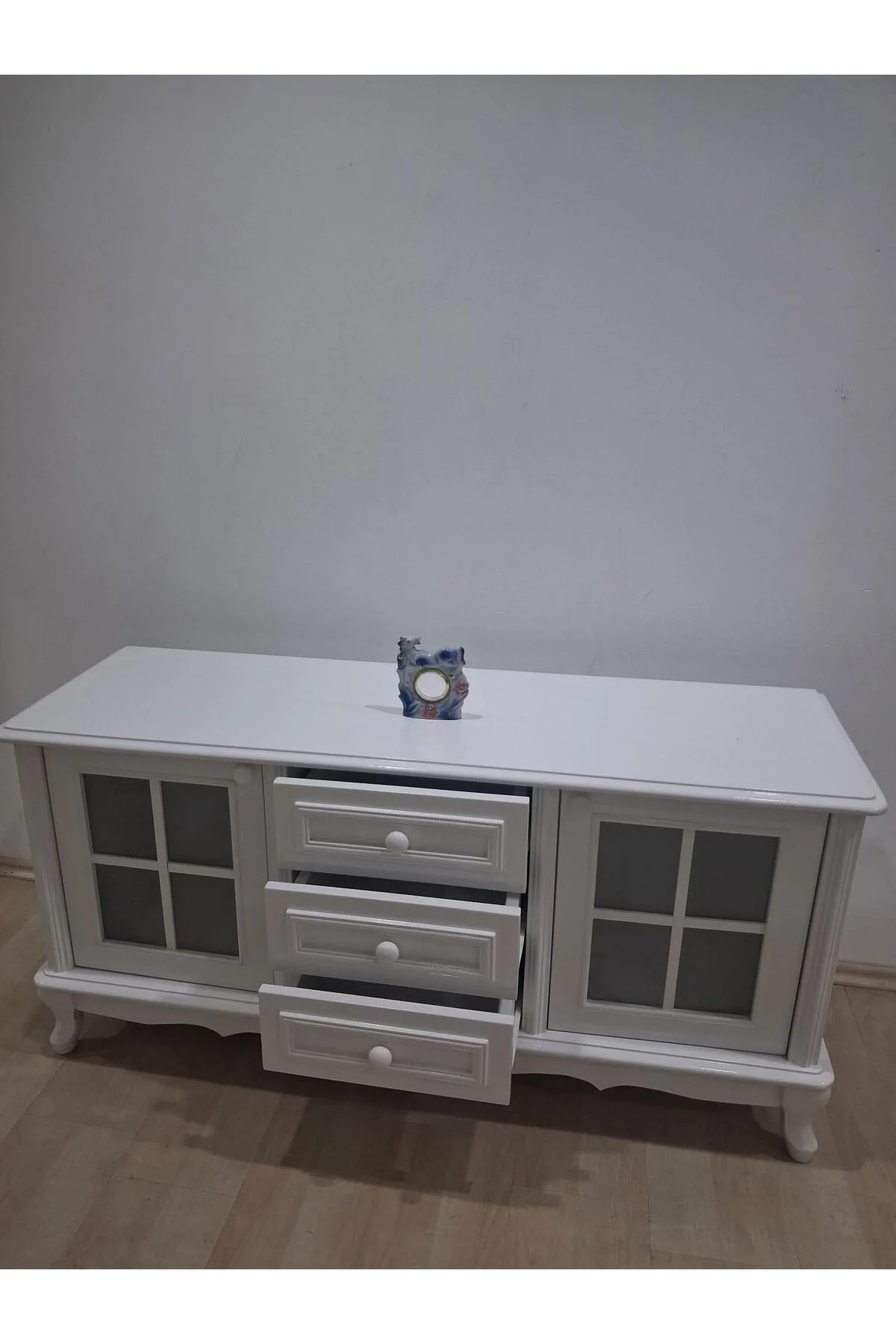 Tv Sehpa ST 17449 Pencere Model Ahşap Kayın Aslan Ayak Beyaz Renk125cm El yapım Tv Sehpa ST 17449 Pencere Model Ahşap Kayın Aslan Ayak Beyaz Renk125cm El yapım - Görsel 7