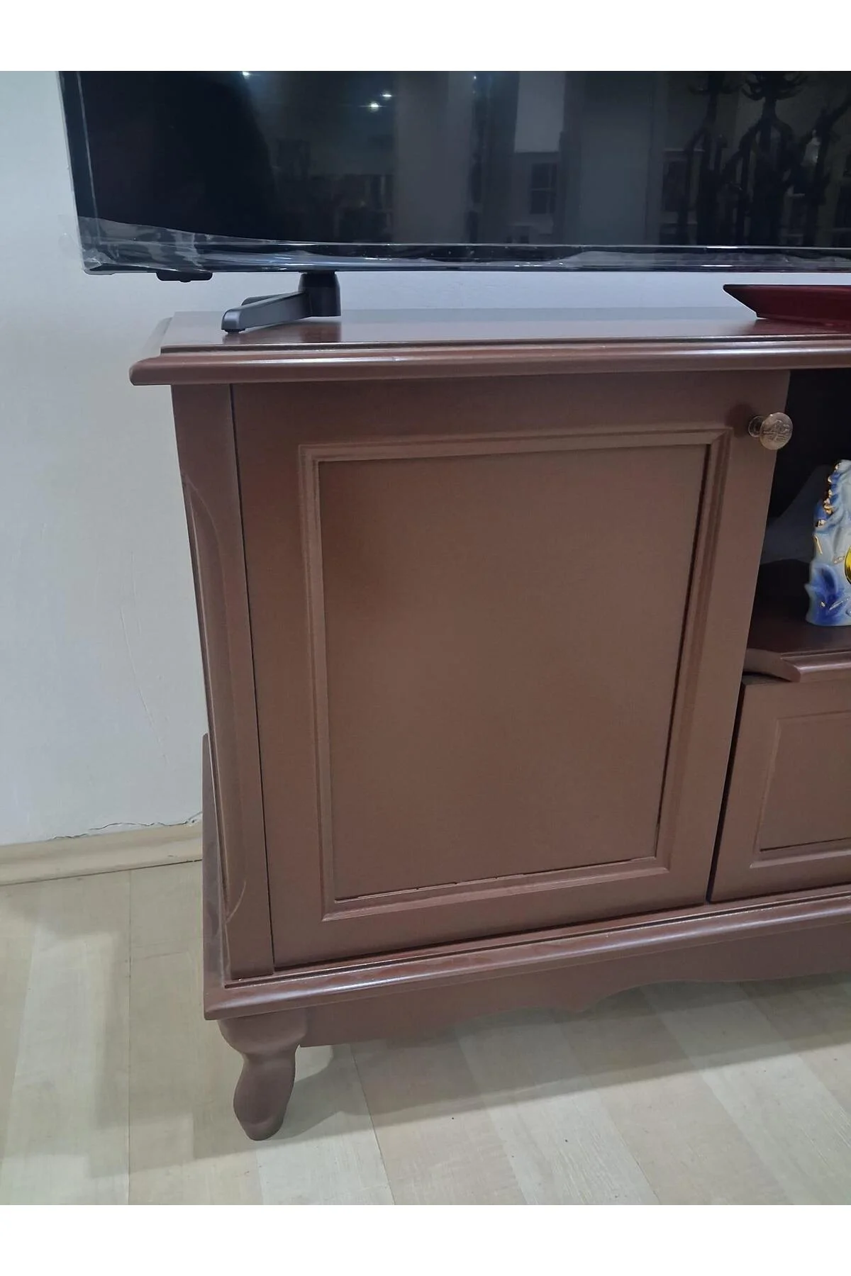 Tv Sehpa ST 18133 Klasik Model Ahşap Kayın ASLAN Ayak Parlak Ceviz 120 El Yapım Tv Sehpa ST 18133 Klasik Model Ahşap Kayın ASLAN Ayak Parlak Ceviz 120 El Yapım - Görsel 4