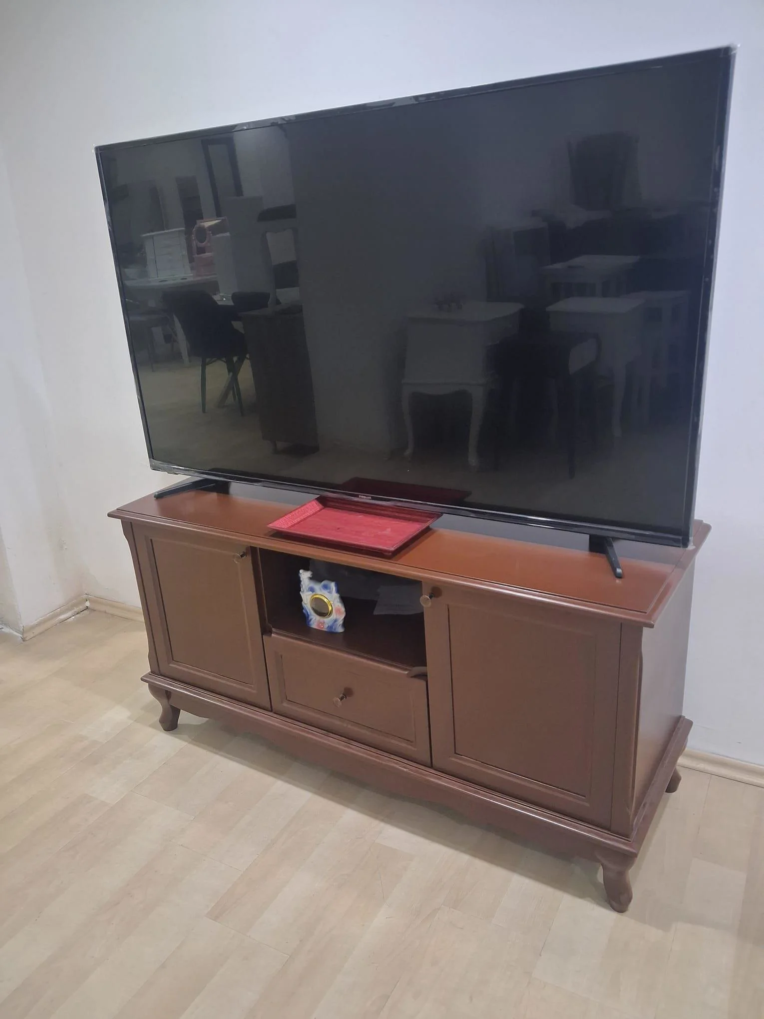 Tv Sehpa ST 18133 Klasik Model Ahşap Kayın ASLAN Ayak Parlak Ceviz 120 El Yapım Fiyatı, Yorumları ve Özellikleri