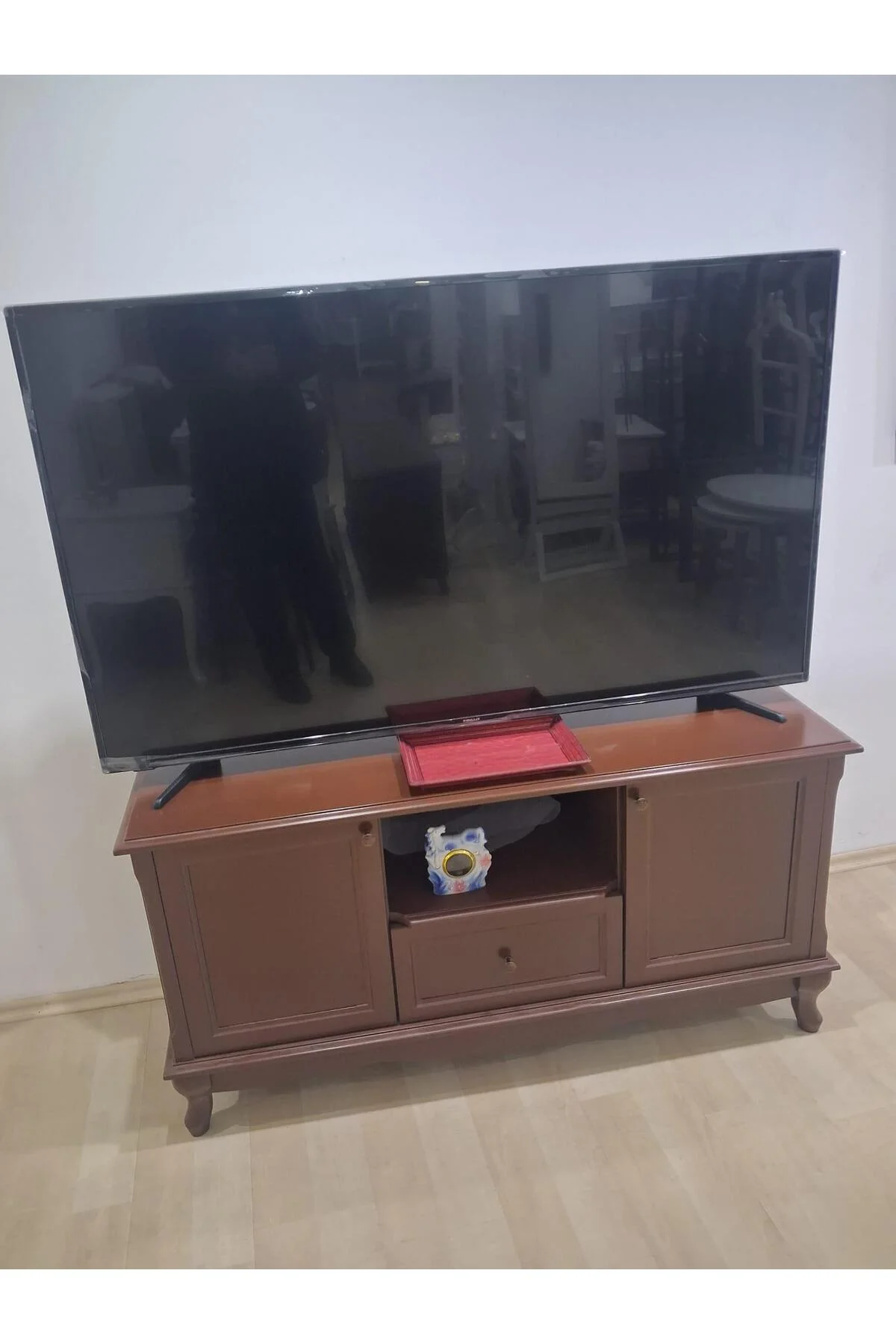 Tv Sehpa ST 18133 Klasik Model Ahşap Kayın ASLAN Ayak Parlak Ceviz 120 El Yapım Tv Sehpa ST 18133 Klasik Model Ahşap Kayın ASLAN Ayak Parlak Ceviz 120 El Yapım - Görsel 2