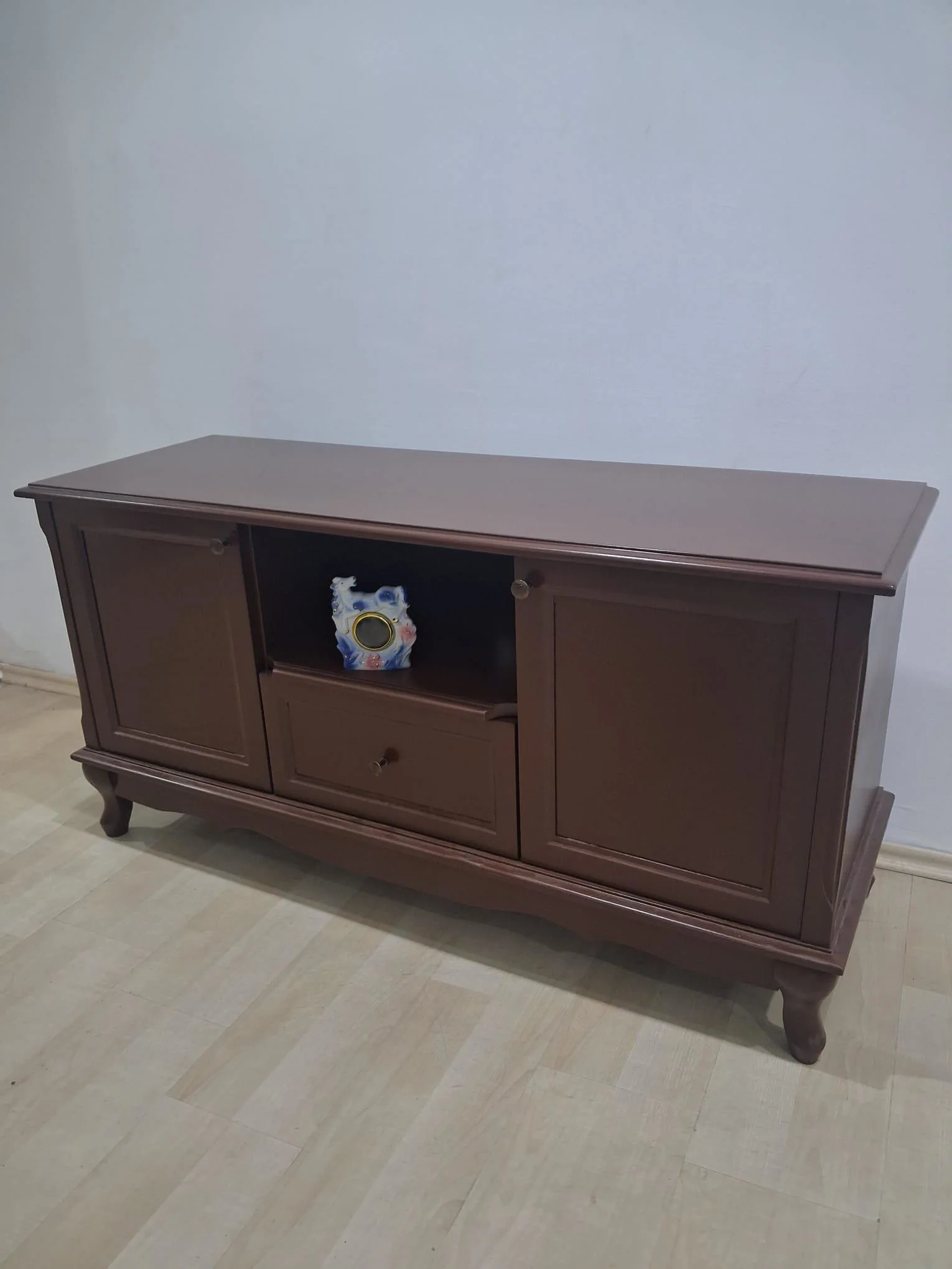 Tv Sehpa ST 18133 Klasik Model Ahşap Kayın ASLAN Ayak Parlak Ceviz 120 El Yapım Fiyatı, Yorumları ve Özellikleri