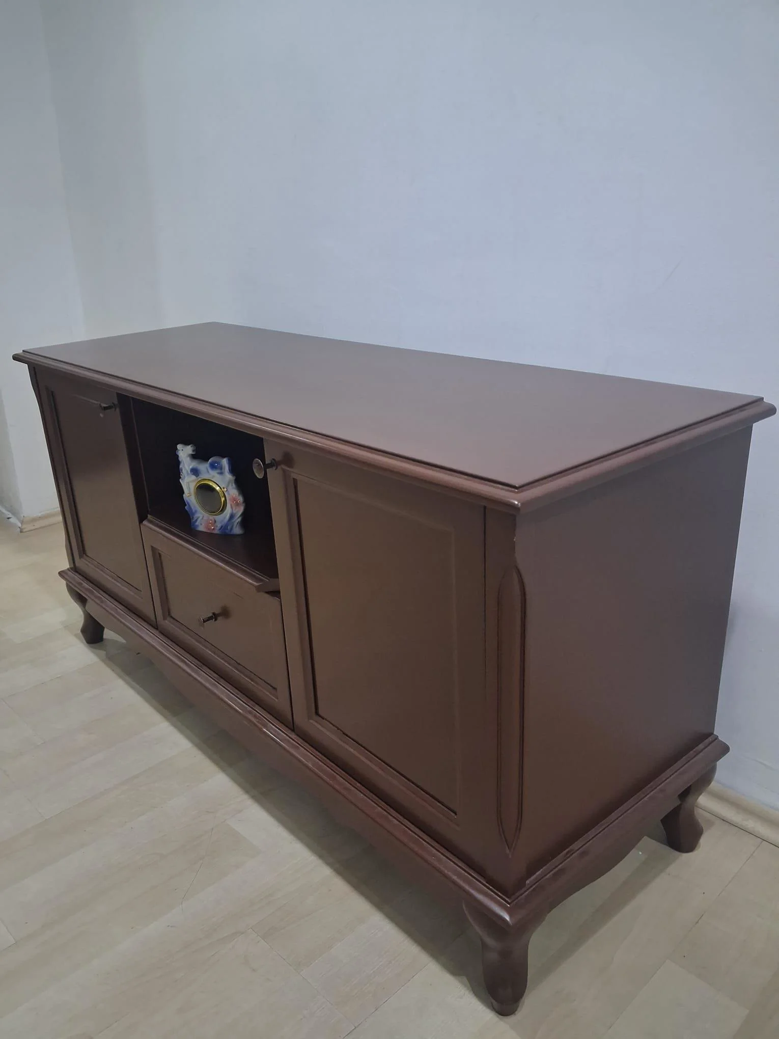 Tv Sehpa ST 18133 Klasik Model Ahşap Kayın ASLAN Ayak Parlak Ceviz 120 El Yapım Fiyatı, Yorumları ve Özellikleri