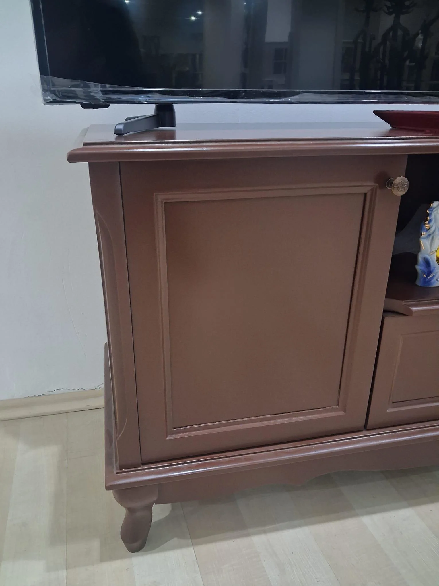 Tv Sehpa ST 18133 Klasik Model Ahşap Kayın ASLAN Ayak Parlak Ceviz 120 El Yapım Fiyatı, Yorumları ve Özellikleri