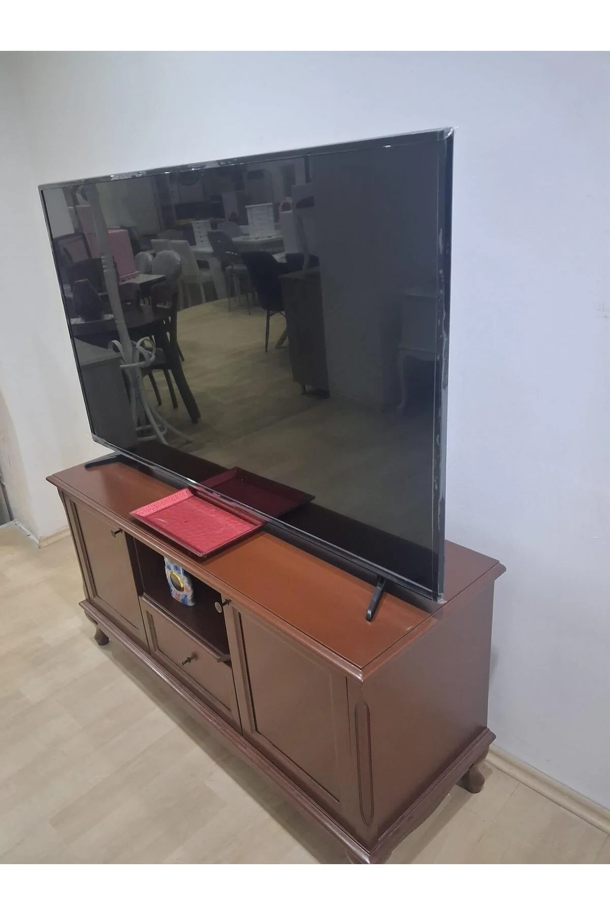 Tv Sehpa ST 18133 Klasik Model Ahşap Kayın ASLAN Ayak Parlak Ceviz 120 El Yapım Tv Sehpa ST 18133 Klasik Model Ahşap Kayın ASLAN Ayak Parlak Ceviz 120 El Yapım - Görsel 6
