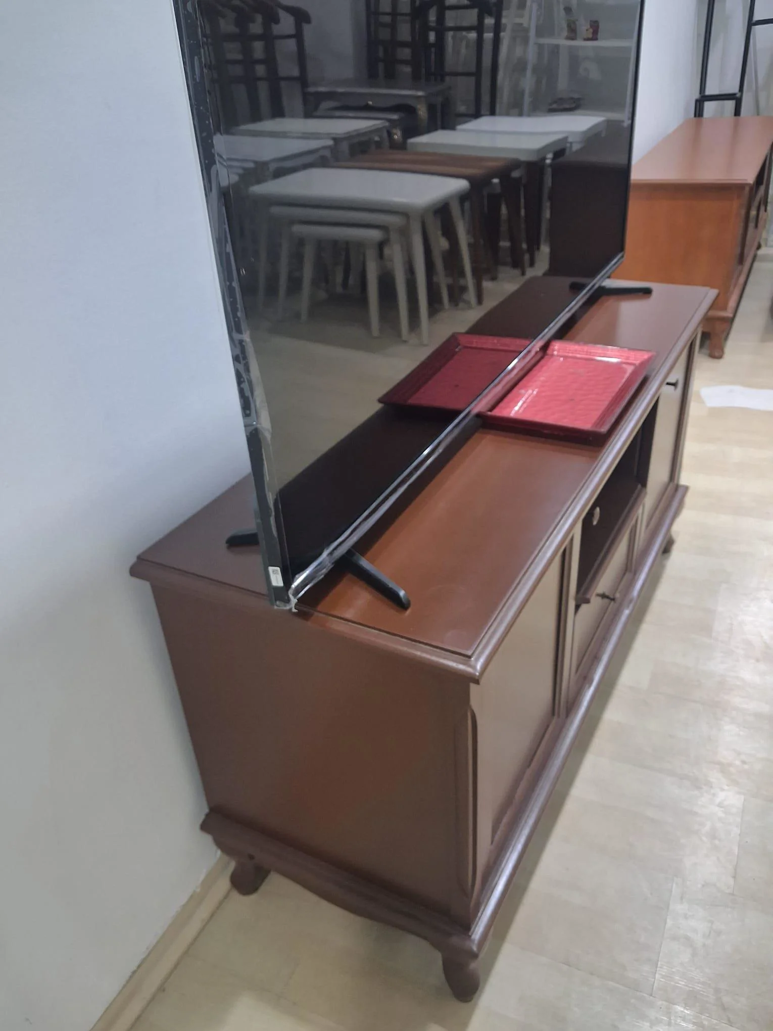 Tv Sehpa ST 18133 Klasik Model Ahşap Kayın ASLAN Ayak Parlak Ceviz 120 El Yapım Fiyatı, Yorumları ve Özellikleri
