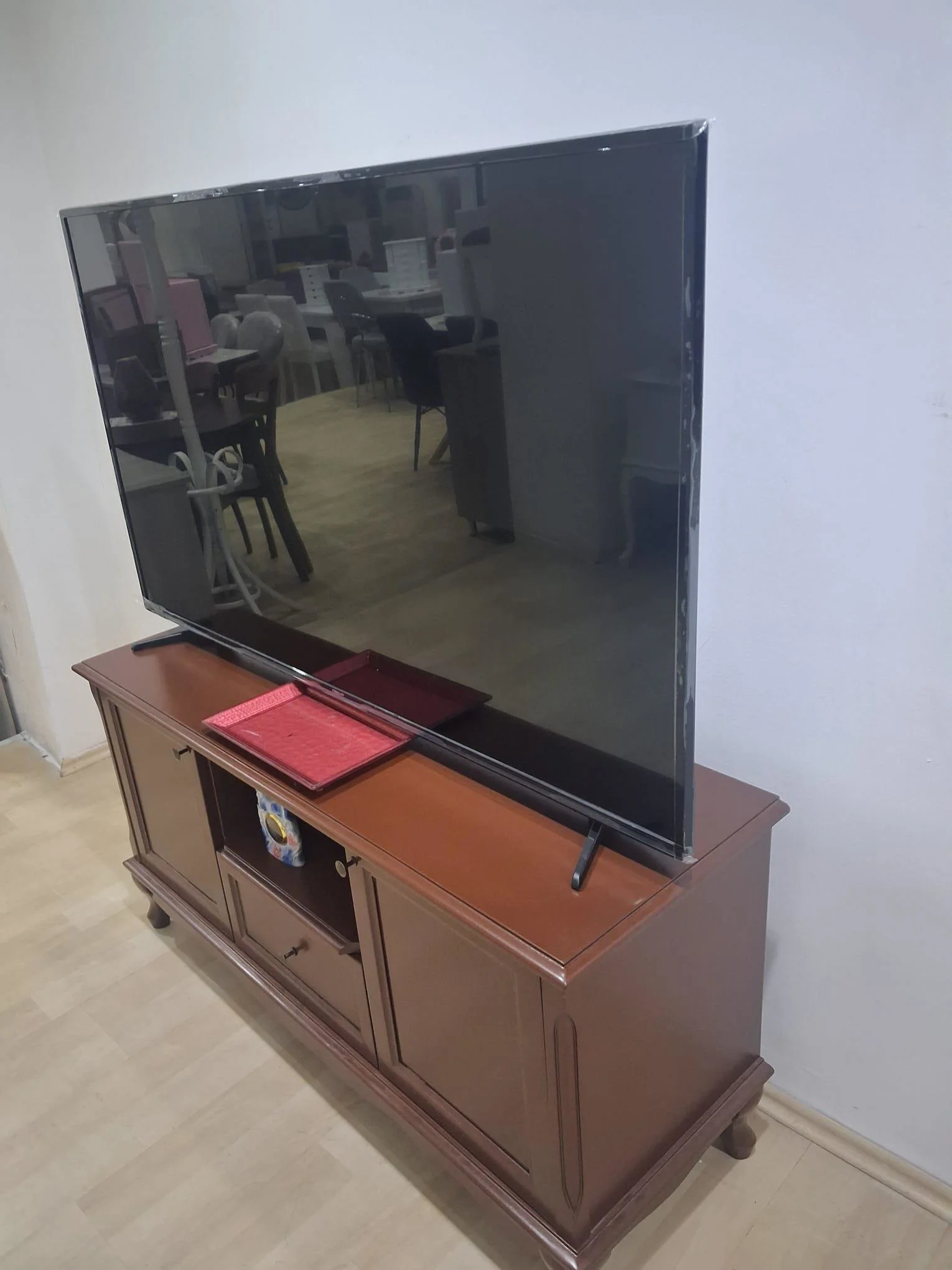 Tv Sehpa ST 18133 Klasik Model Ahşap Kayın ASLAN Ayak Parlak Ceviz 120 El Yapım Fiyatı, Yorumları ve Özellikleri