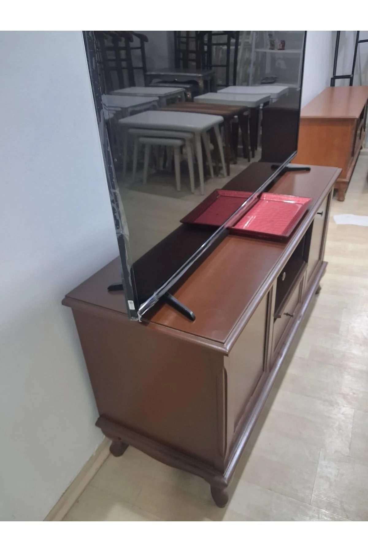 Tv Sehpa ST 18133 Klasik Model Ahşap Kayın ASLAN Ayak Parlak Ceviz 120 El Yapım Tv Sehpa ST 18133 Klasik Model Ahşap Kayın ASLAN Ayak Parlak Ceviz 120 El Yapım - Görsel 5