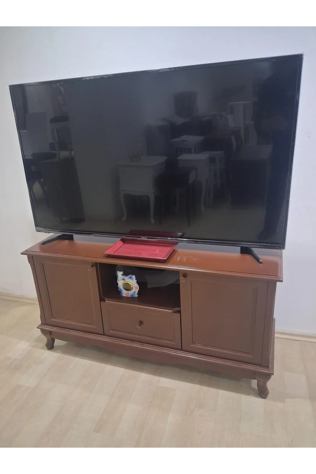 Tv Sehpa ST 18133 Klasik Model Ahşap Kayın ASLAN Ayak Parlak Ceviz 120 El Yapım Tv Sehpa ST 18133 Klasik Model Ahşap Kayın ASLAN Ayak Parlak Ceviz 120 El Yapım - Görsel 3