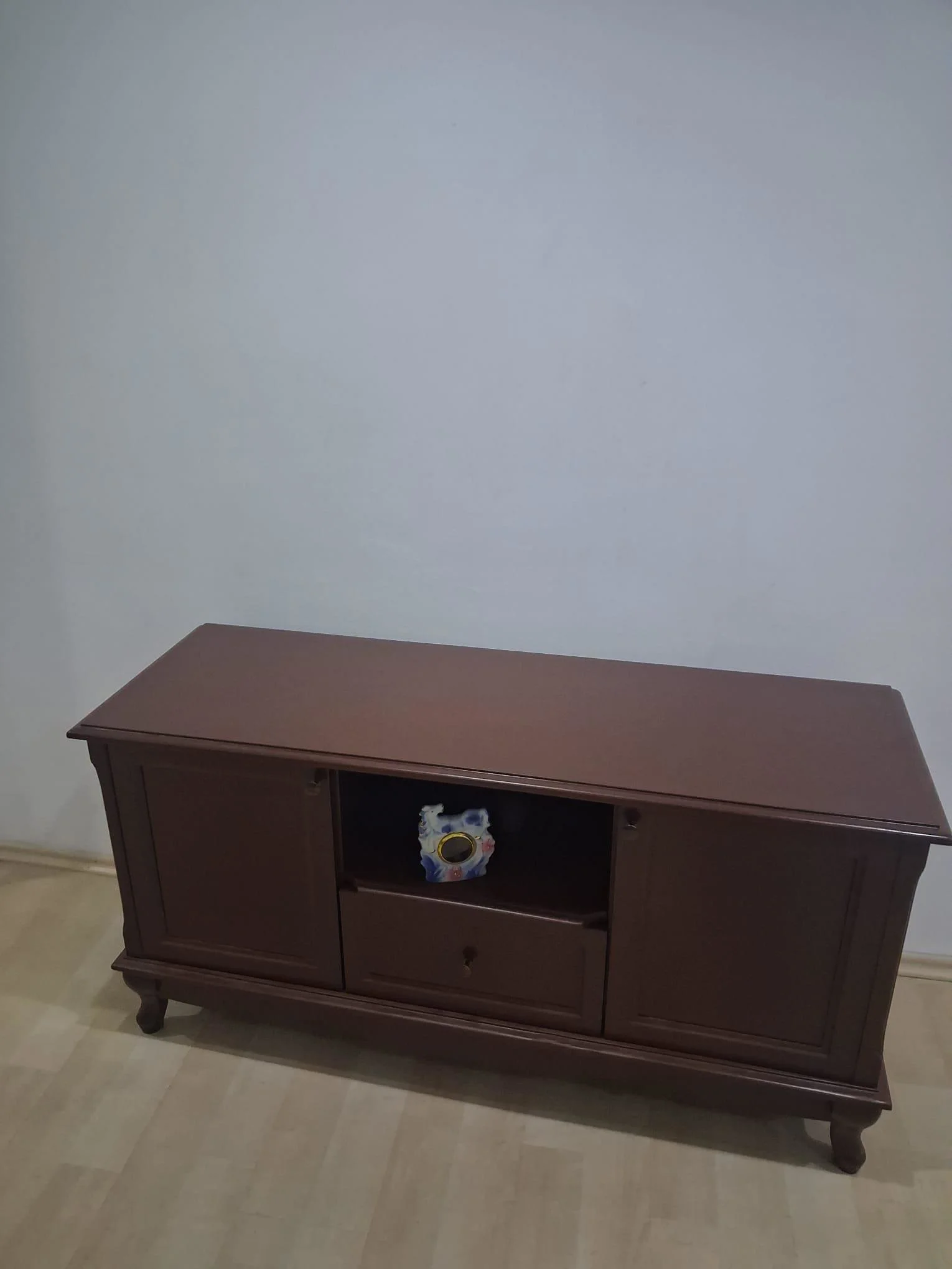 Tv Sehpa ST 18133 Klasik Model Ahşap Kayın ASLAN Ayak Parlak Ceviz 120 El Yapım Fiyatı, Yorumları ve Özellikleri