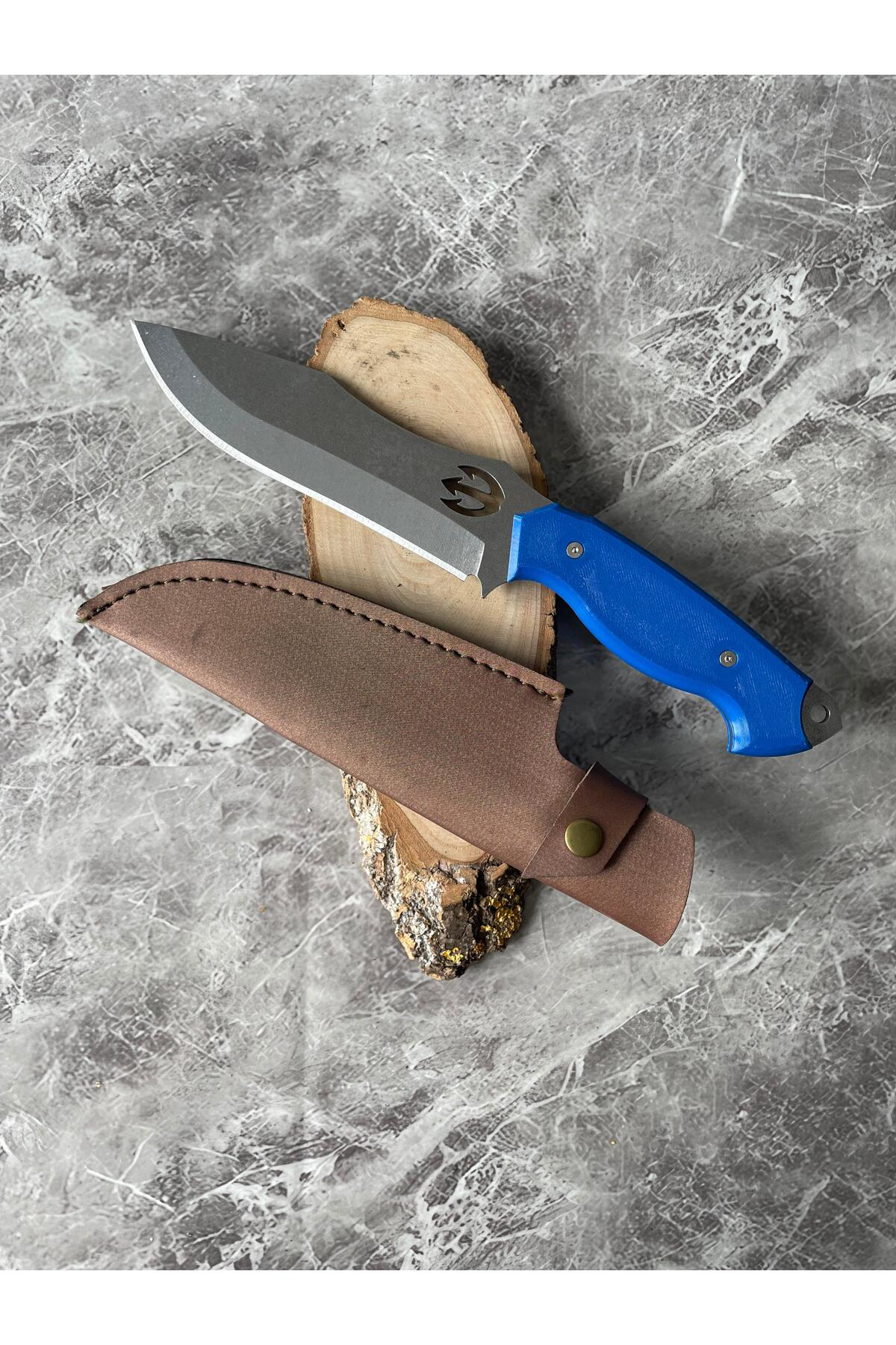 Üç Dişli Mızrak Desenli Kamp Bıçağı – Mavi Kompakt Kabze, Cam Buz