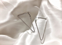 ÜÇGEN GEOMETRİK ŞEKİL ARKASI KAPALI HALKA KÜPE-HKGEŞE1 ÜÇGEN GEOMETRİK ŞEKİL ARKASI KAPALI HALKA KÜPE-HKGEŞE1