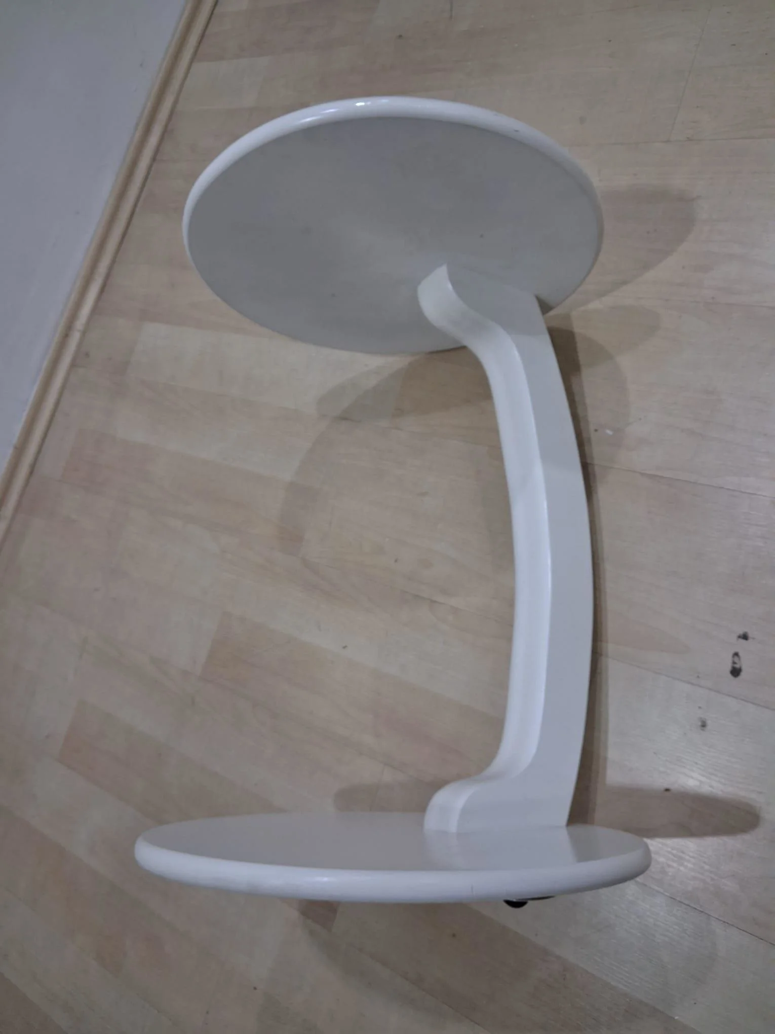 Ufo C 12624 ST Sehpa MDF Parlak BEYAZ Altı Tekerlek Kanepede Otur