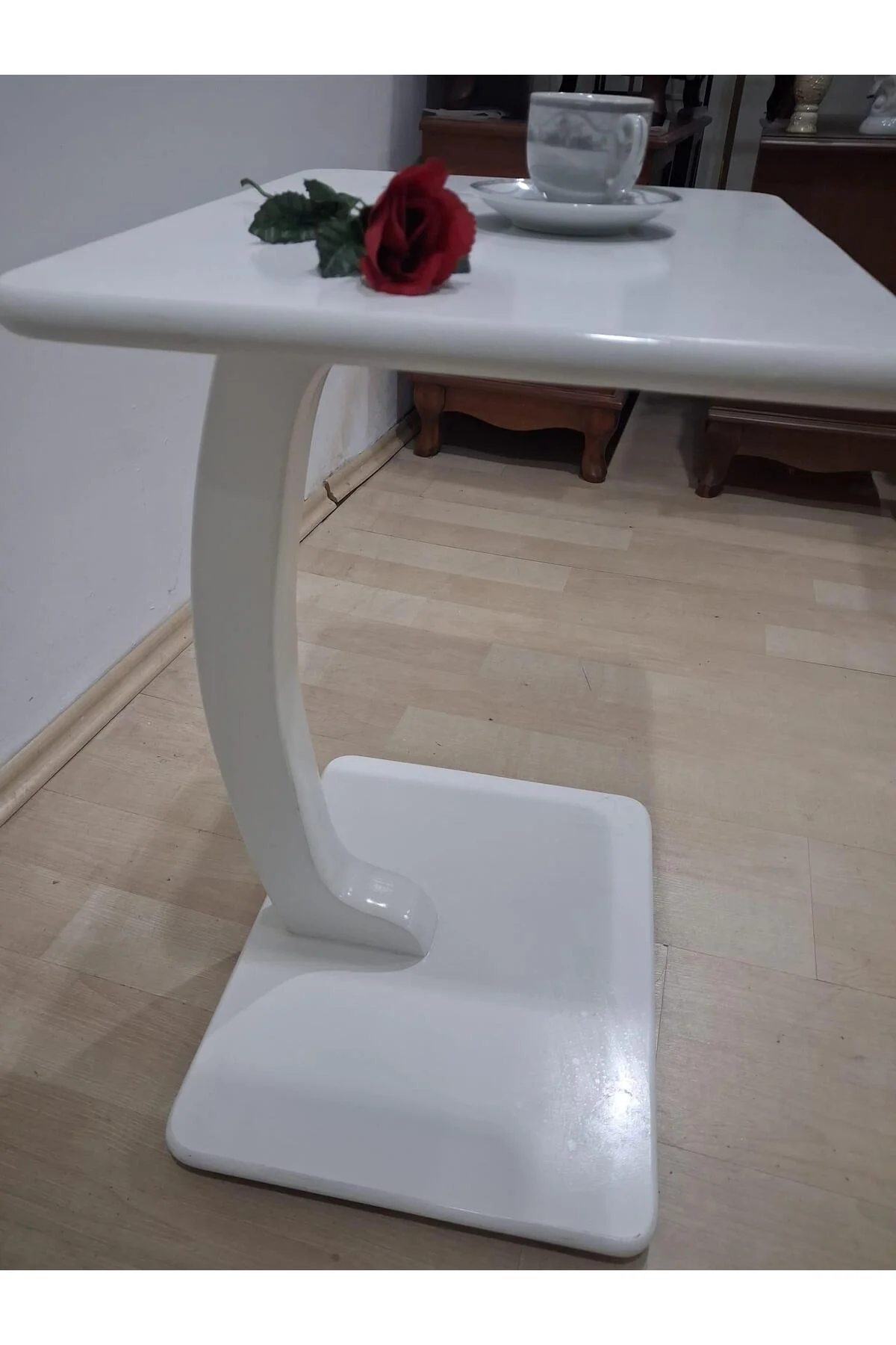 Ufo C 90639 Dikdörtgen Sehpa Mdf Parlak Beyaz Koltuk Altı Tekerlekli El Yapım - Görsel 3