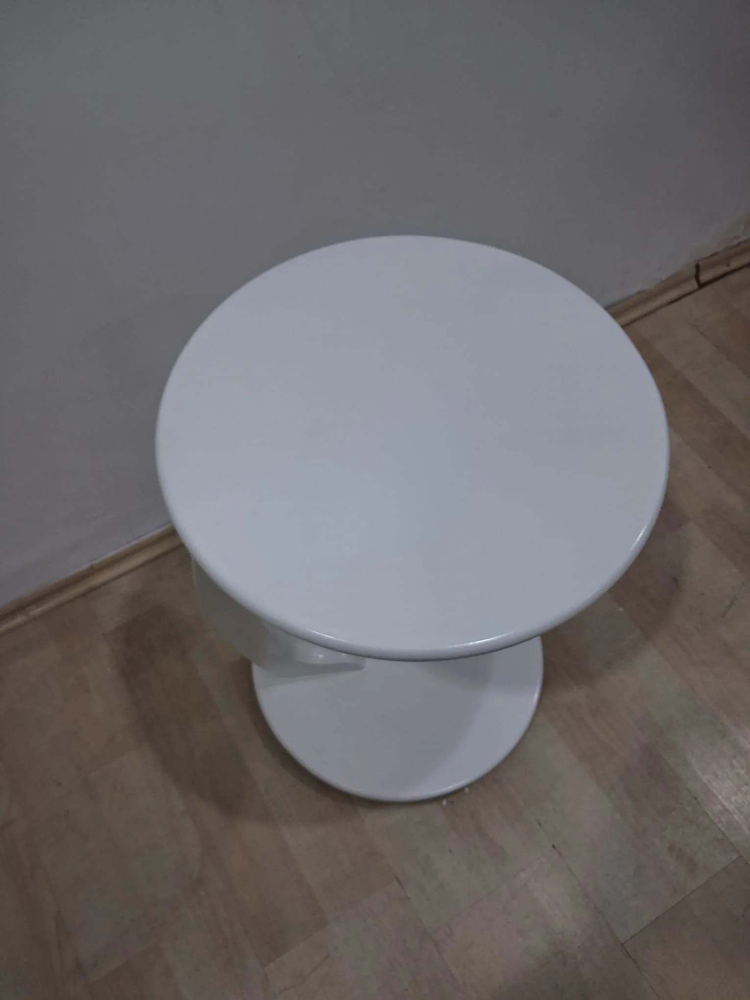 UFO C ST 18105 SEHPA MDF Parlak Beyaz Lake Altı Tekerlek Kanepe O