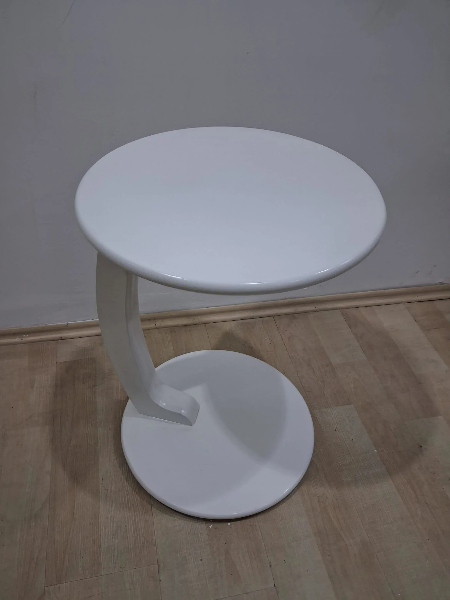 UFO C ST 18105 SEHPA MDF Parlak Beyaz Lake Altı Tekerlek Kanepe O