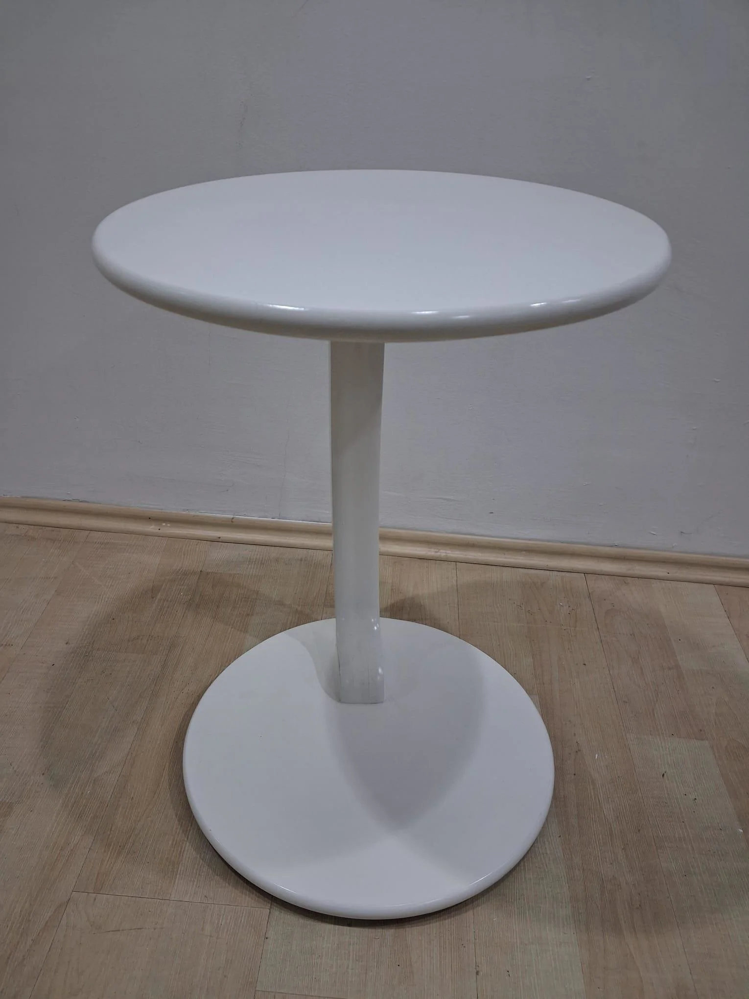 UFO C ST 18105 SEHPA MDF Parlak Beyaz Lake Altı Tekerlek Kanepe O