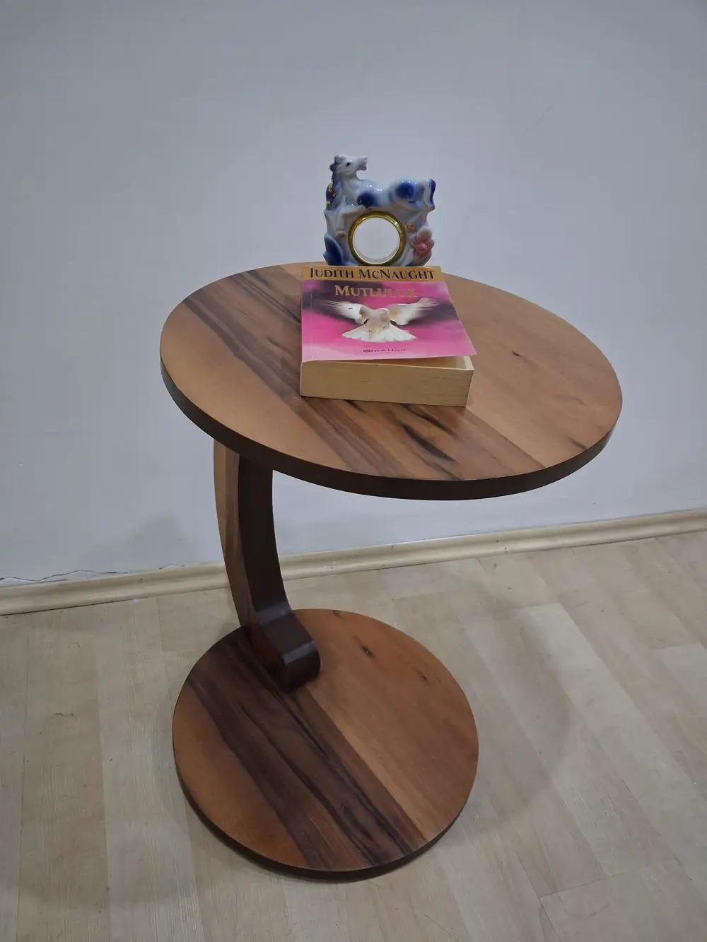 UFO C ST Sehpa 18439 MDF Ceviz Lake Boya Tekerlekli Kanepede Otur