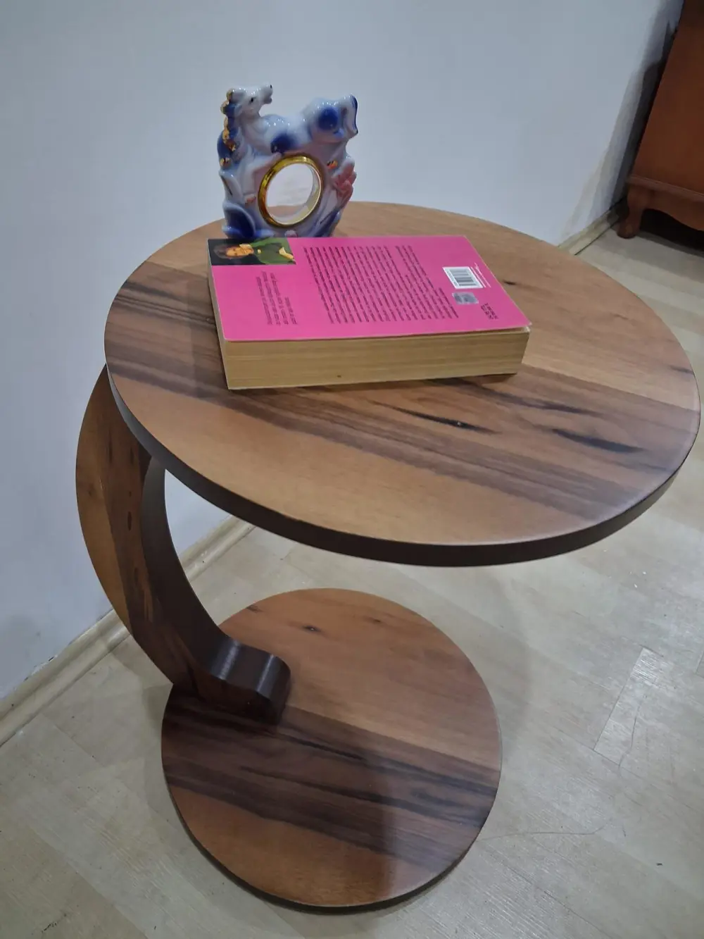 UFO C ST Sehpa 18439 MDF Ceviz Lake Boya Tekerlekli Kanepede Otur