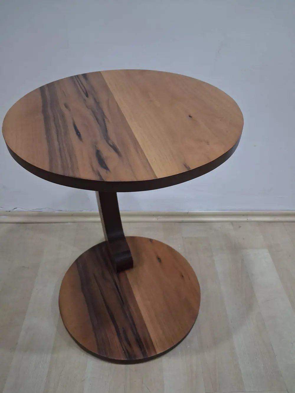 UFO C ST Sehpa 18439 MDF Ceviz Lake Boya Tekerlekli Kanepede Otur