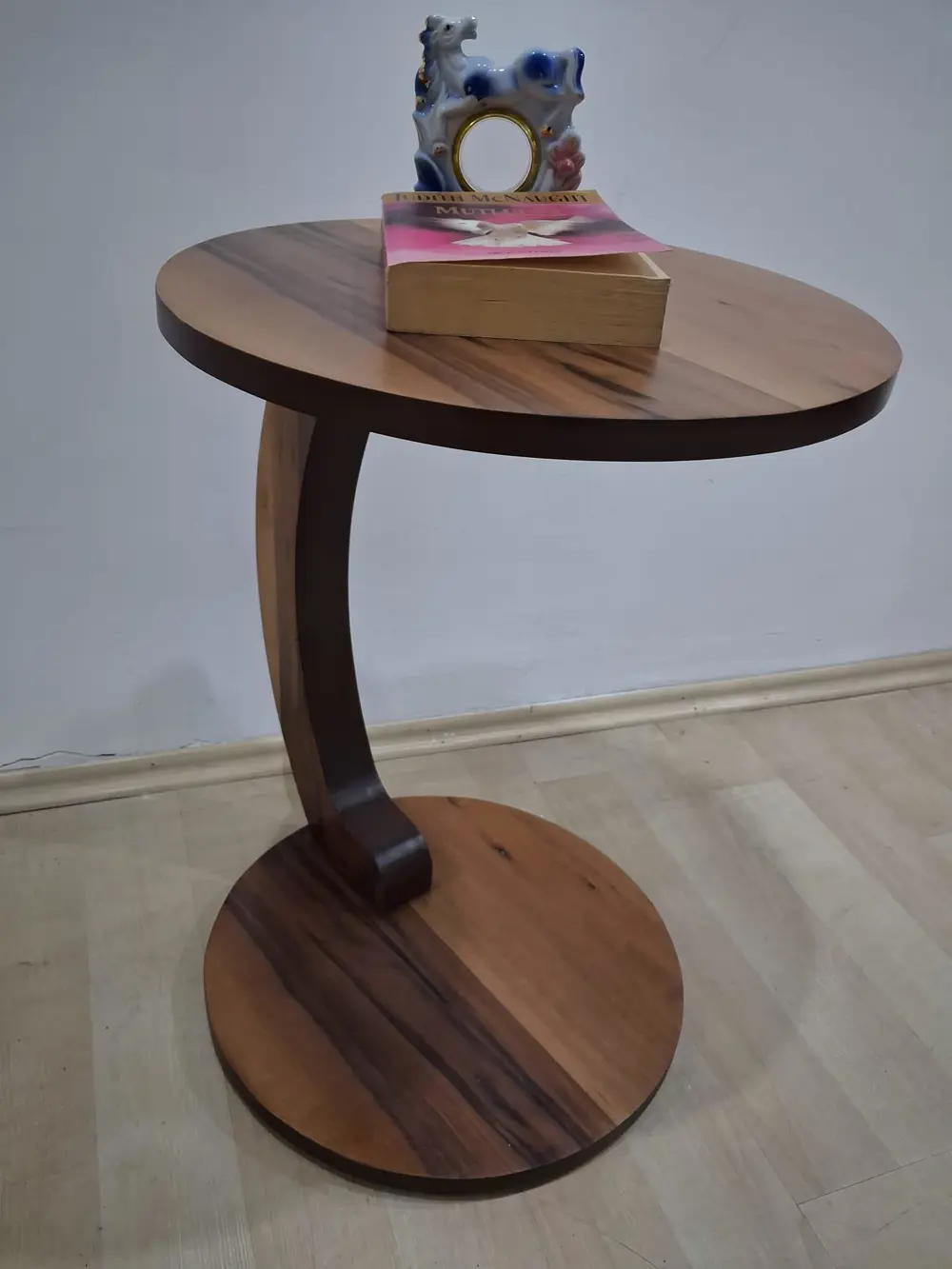UFO C ST Sehpa 18439 MDF Ceviz Lake Boya Tekerlekli Kanepede Otur