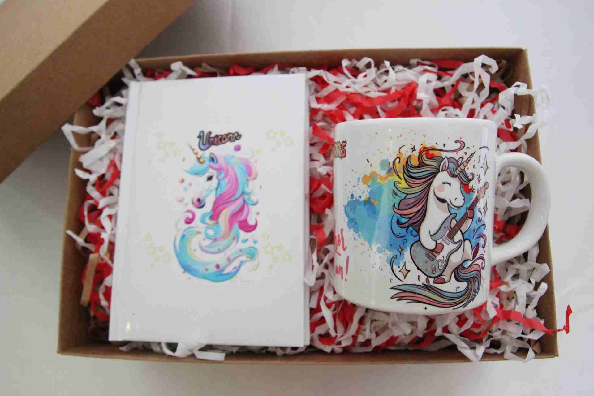 Unicorn Temalı Defter ve Kupa Bardak Eğlenceli Hediye Kutusu