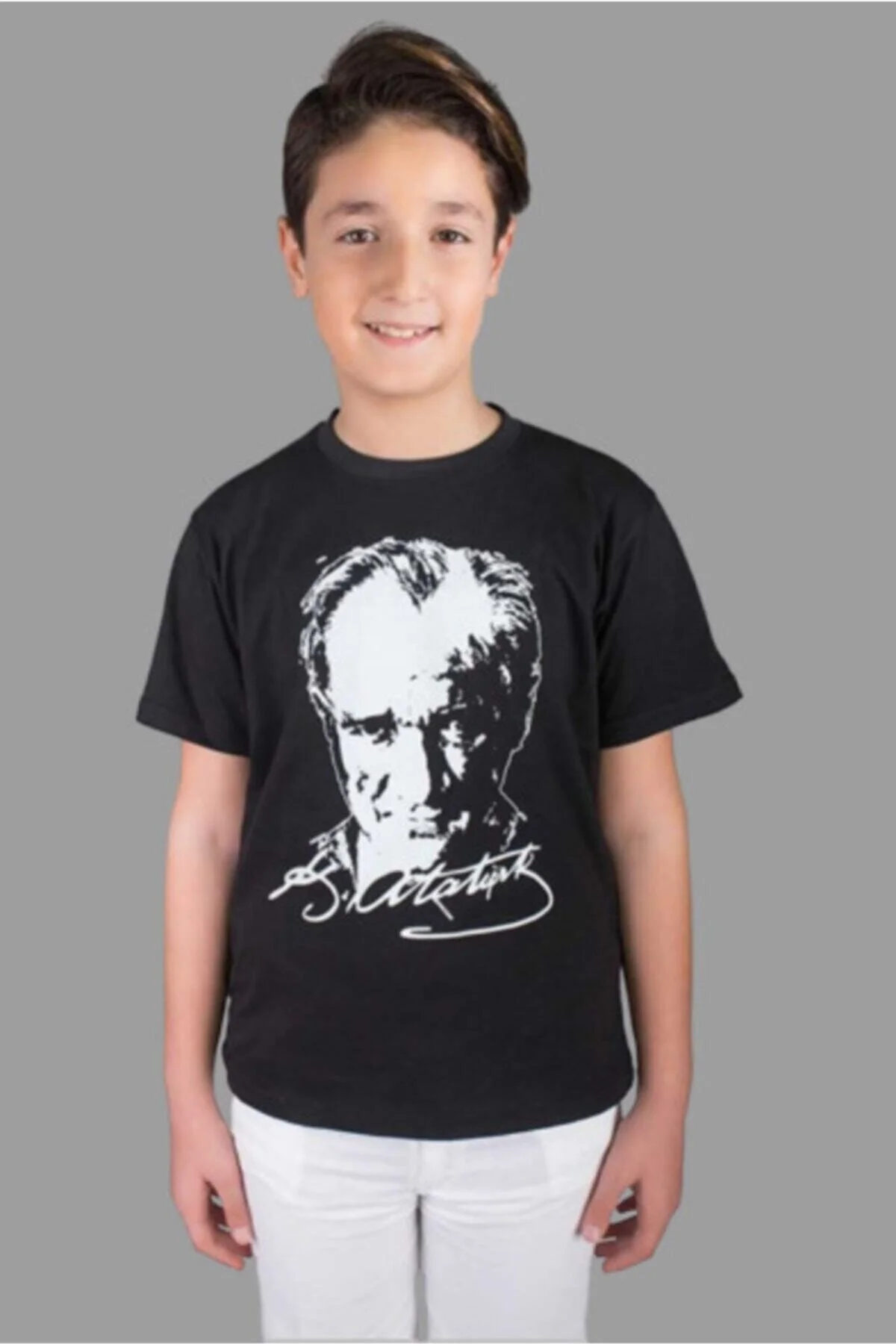 Unisex Çocuk Siyah Atatürk Baskılı T-shirt Unisex Çocuk Siyah Atatürk Baskılı T-shirt