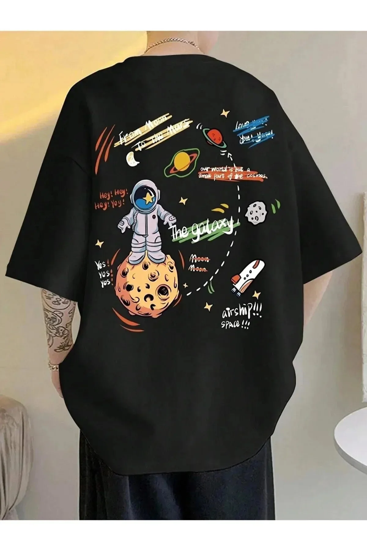 Unisex Siyah Arkası Gezegen Baskılı Oversize Bisiklet Yaka Tshirt