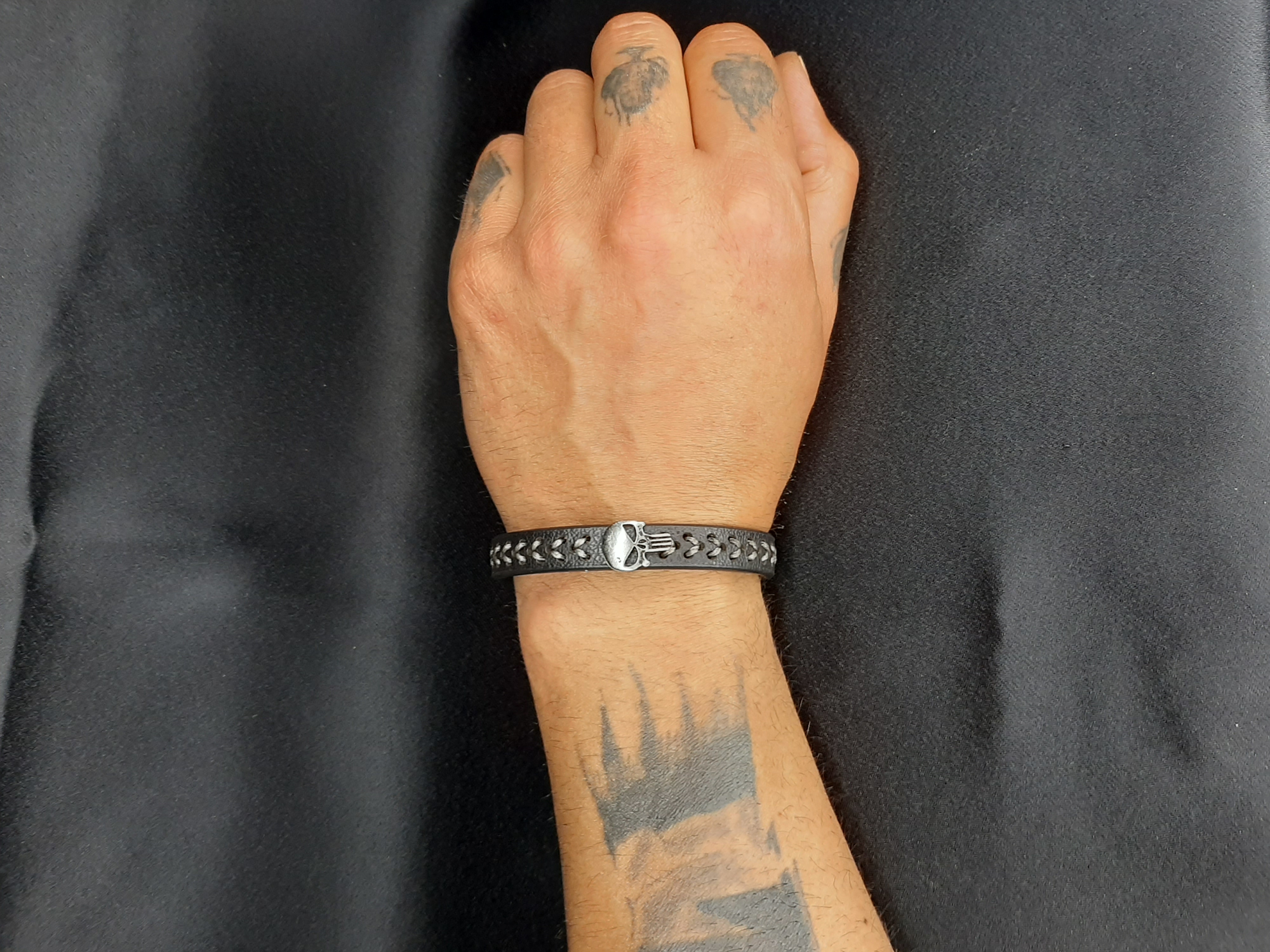Unisex Suni Deri Metal Detaylı El Yapımı Bileklik Unisex Suni Deri Metal Detaylı El Yapımı Bileklik