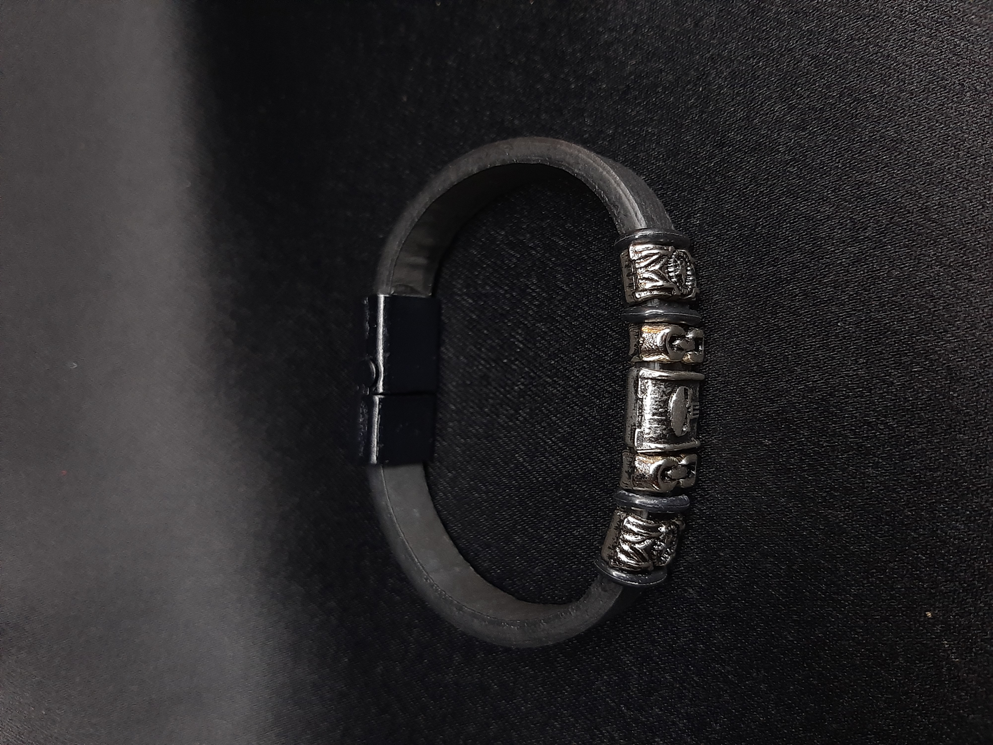 Unisex Suni Deri Metal Detaylı El Yapımı Bileklik Unisex Suni Deri Metal Detaylı El Yapımı Bileklik