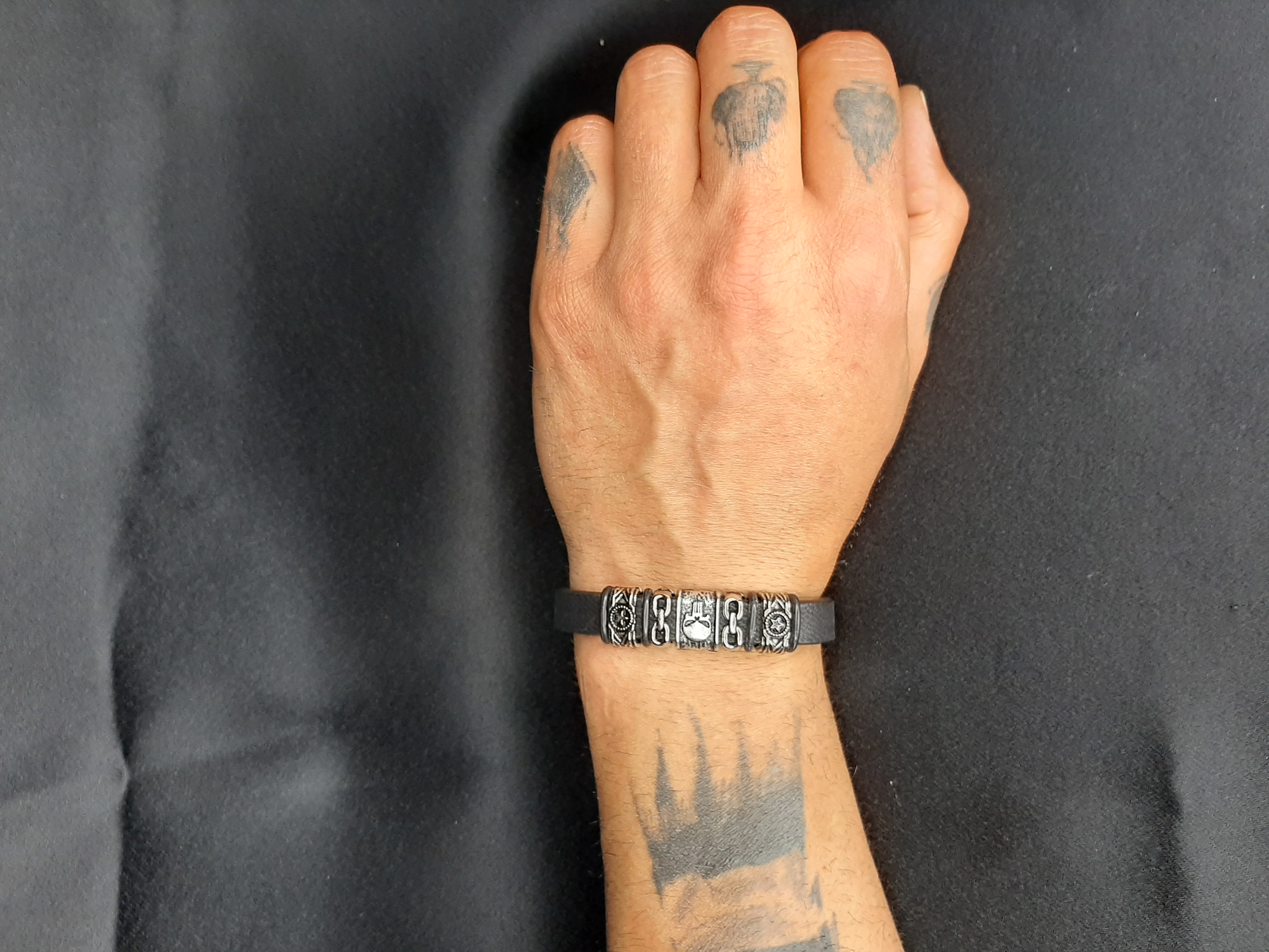 Unisex Suni Deri Metal Detaylı El Yapımı Bileklik Unisex Suni Deri Metal Detaylı El Yapımı Bileklik