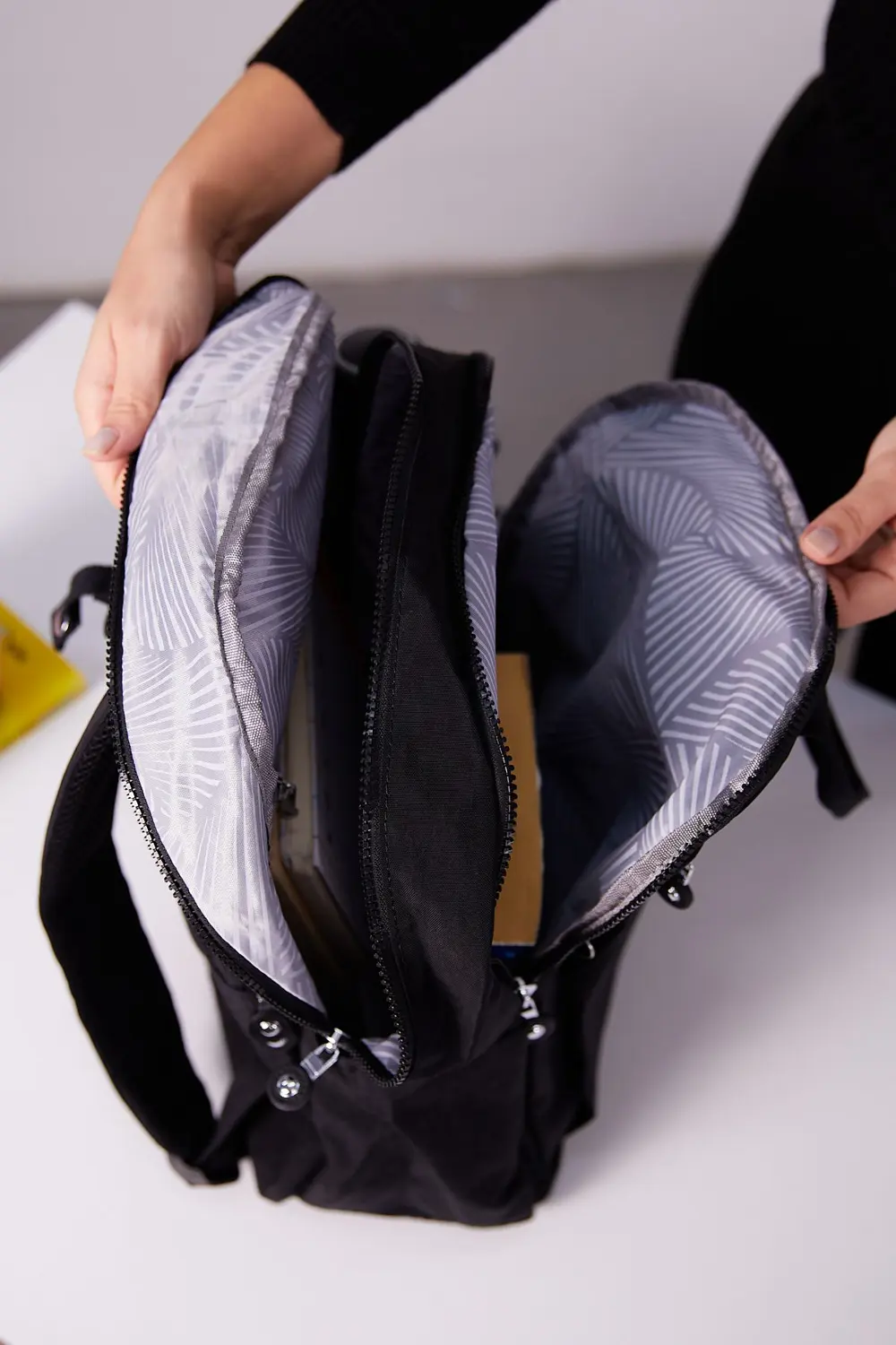 Unisex Suya Dayanıklı Krinkıl Kumaş Çok Gözlü Siyah Laptop Okul V