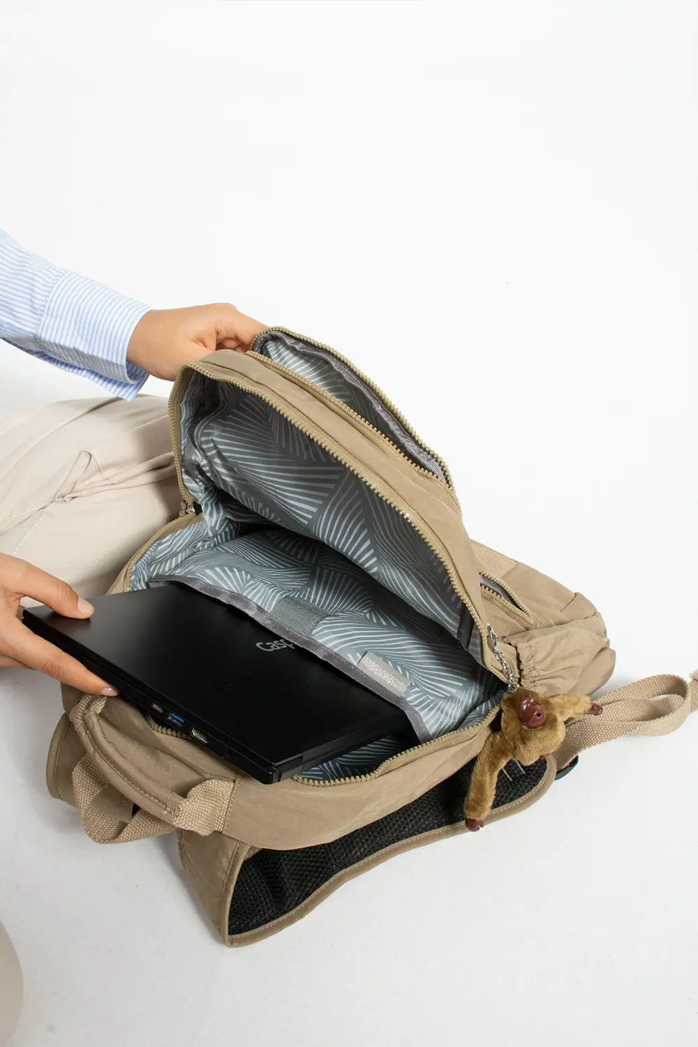 Unisex Suya Dayanıklı Kumaş Laptop Bölmeli 3 Gözlü Bej Renkli Oku
