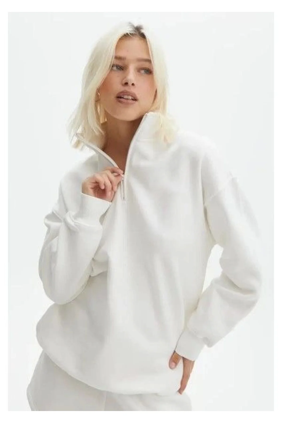 Unisex Uzun Kol Yarım Farmuarlı Yakalı Basic SweatShirt - Beyaz Unisex Uzun Kol Yarım Farmuarlı Yakalı Basic SweatShirt - Beyaz