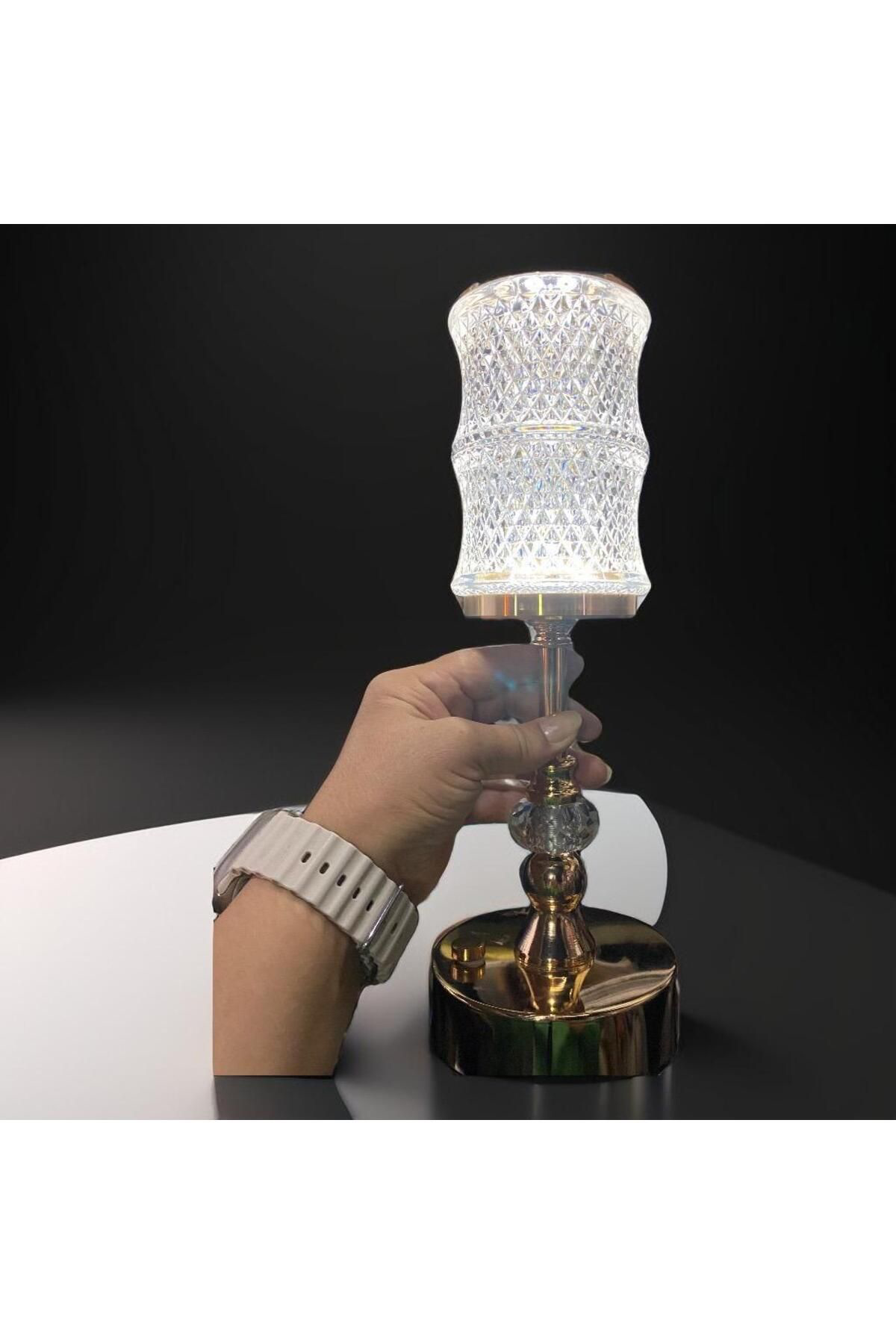 Usb Girişli Gold Metal Led Abajur