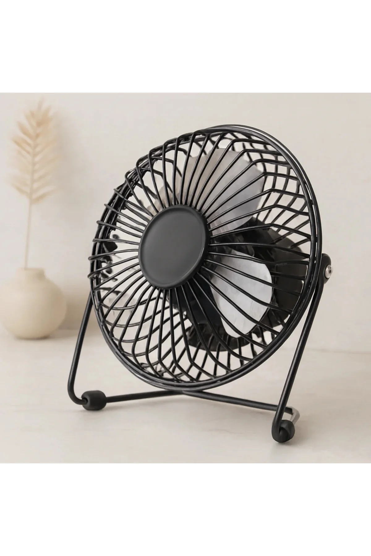 USB Şarjlı Metal Mini Masaüstü Fan 14.5x7.5x15 cm USB Şarjlı Metal Mini Masaüstü Fan 14.5x7.5x15 cm