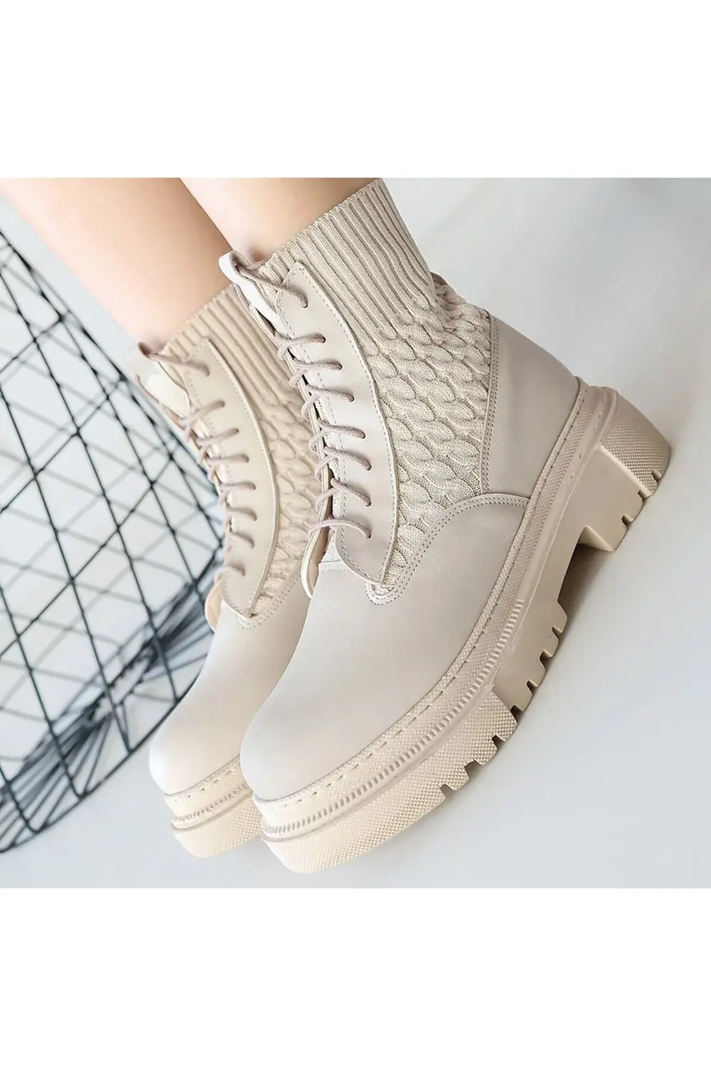 Utag Bej Cilt Bağcıklı Bot - Lisinya