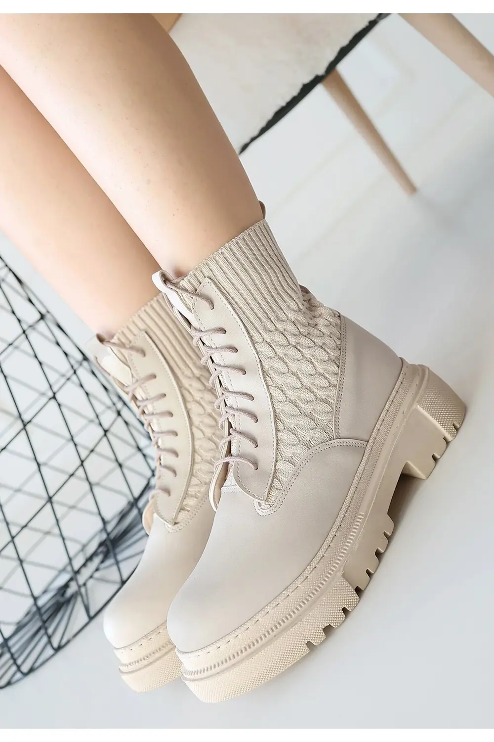 Utag Bej Cilt Bağcıklı Bot - Lisinya