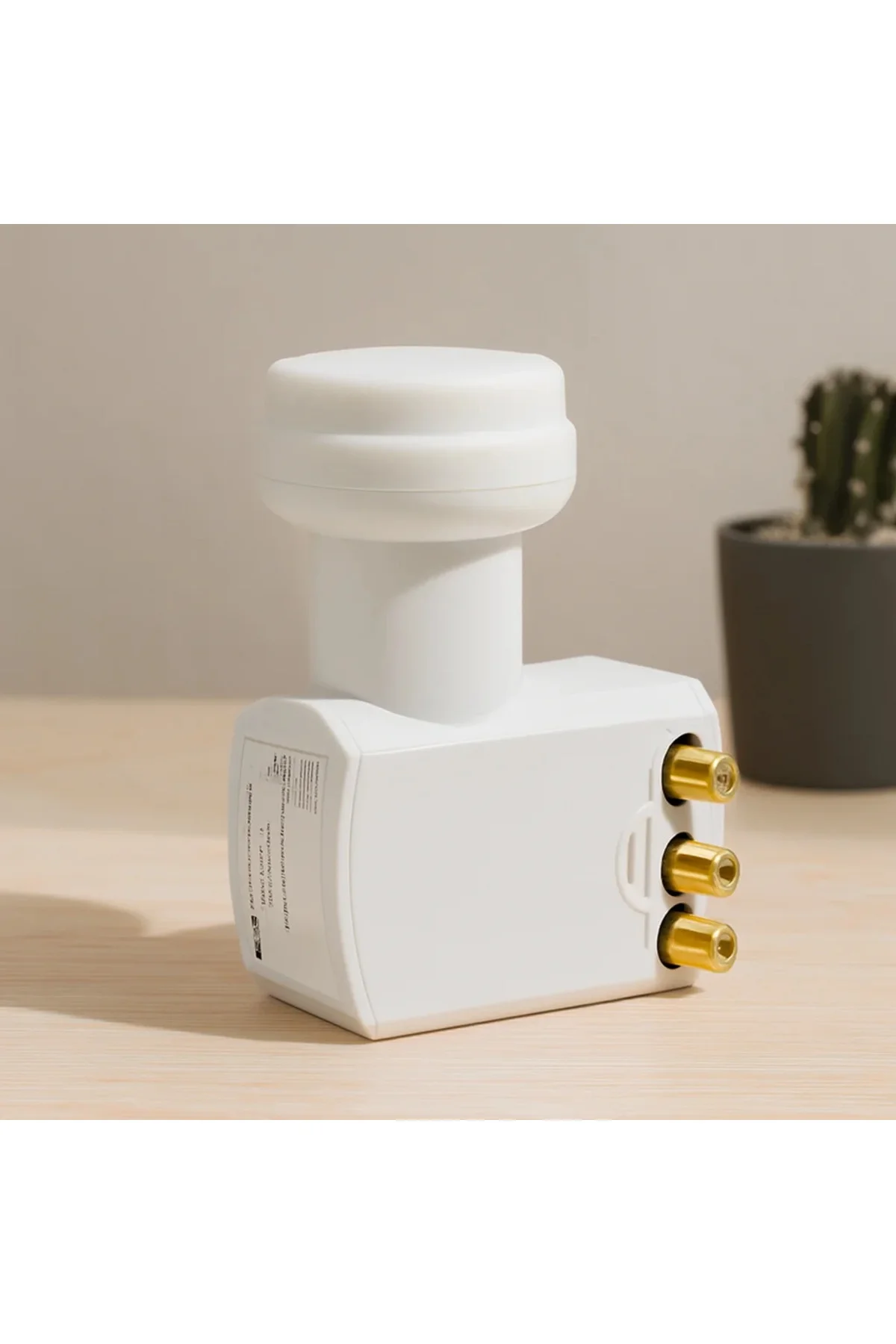Uydu LNB Quad (4 Çıkış) 0.1dB 4K Ultra HD Universal